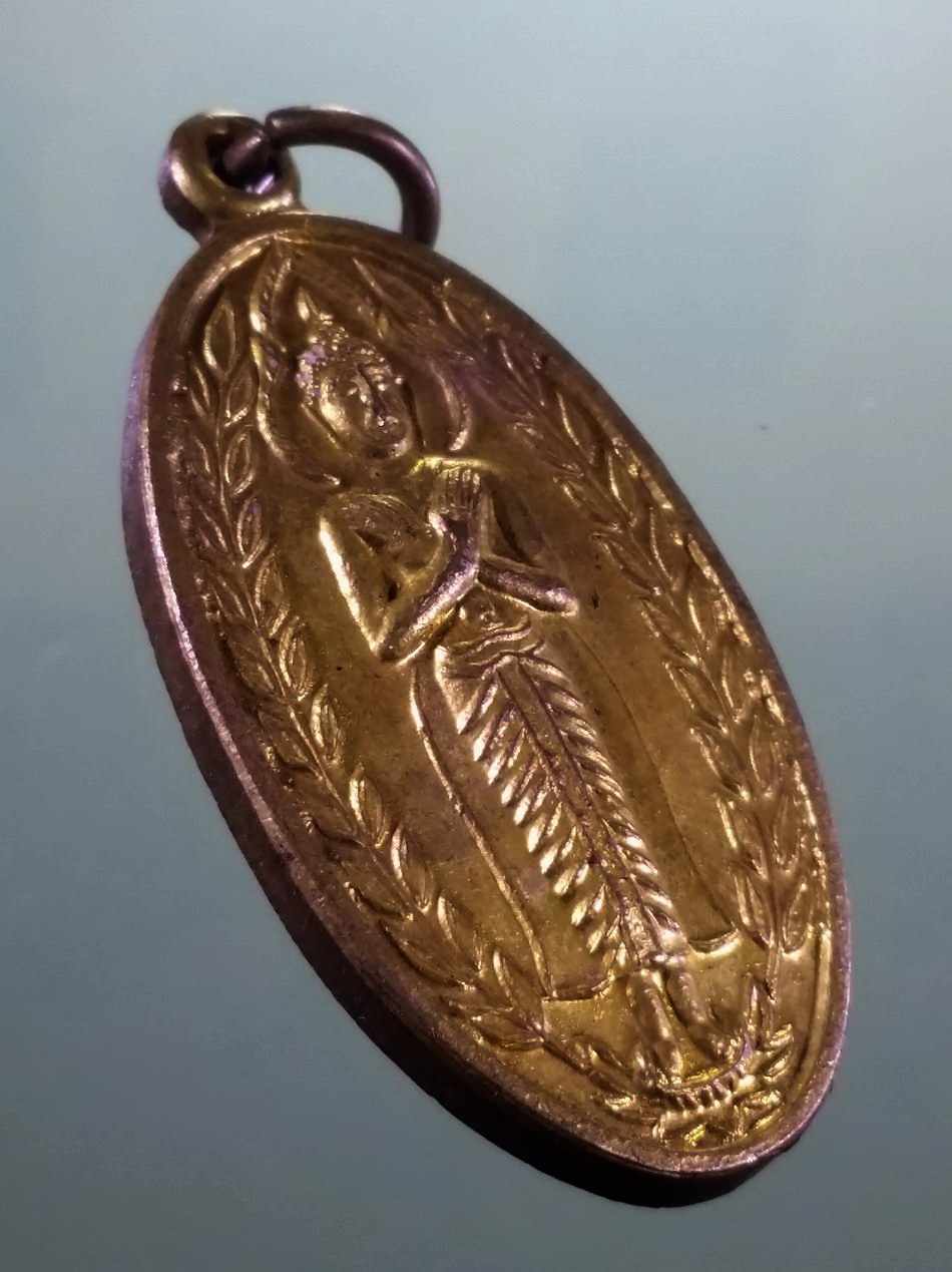 รหัสสินค้า เหรียญพระพุทธ 4216 เหรียญพระพุทธหลวงพ่อรำพึง วัดถนน ตำบลโผงเผง อำเภอป่าโมก จังหวัดอ่างทอง ขนาดเทียบกับเหรียญบาท