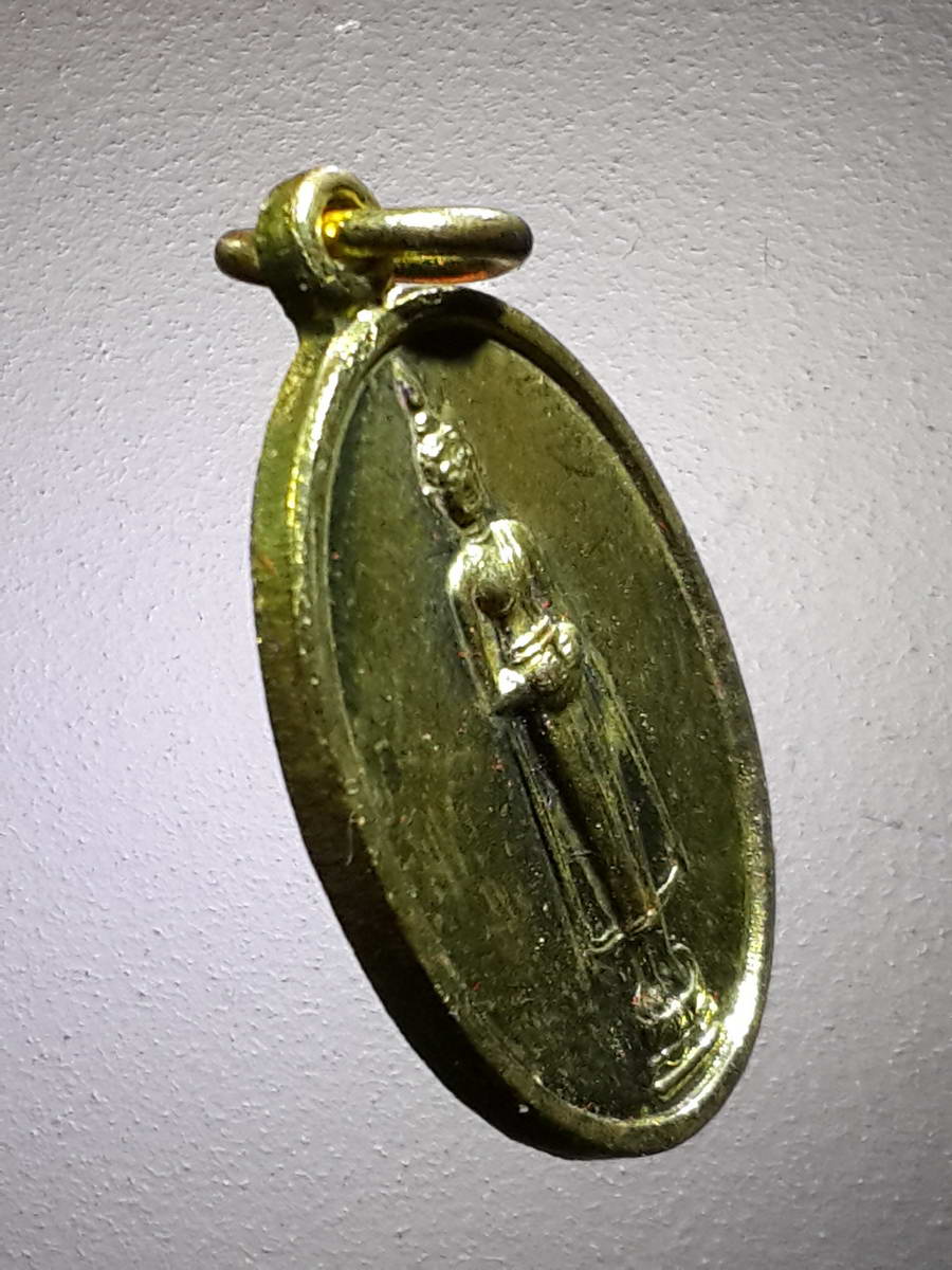 รหัสสินค้า พระมีกล่อง 413 เหรียญรูปไข่เล็กกะไหล่ทองหลวงพ่อบ้านแหลม พระมหาสิทธิการ วัดเพชรสมุทรวรวิหาร จัดสร้าง พระรายการนี้ให้เช่าบูชาแล้ว