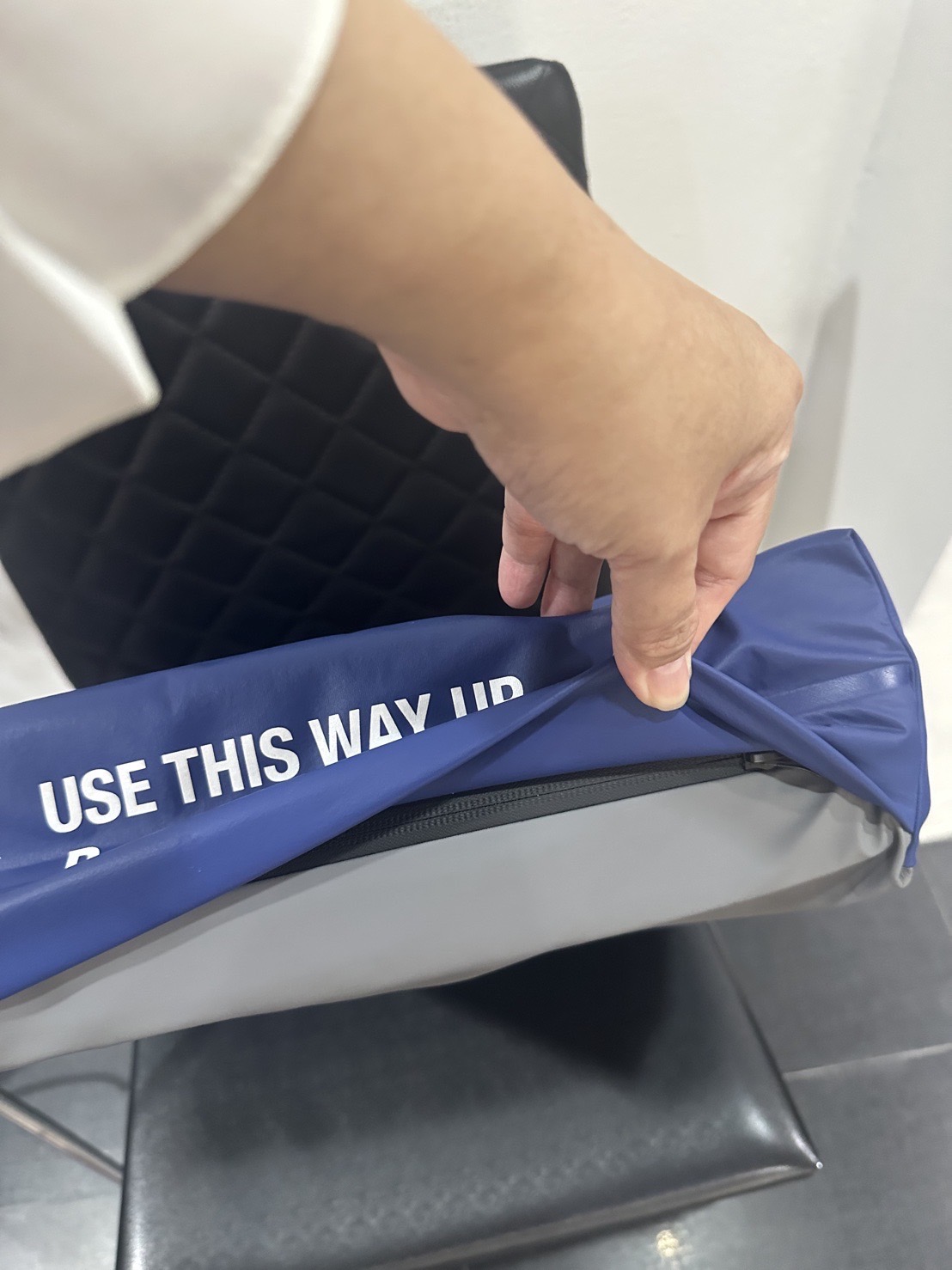 เบาะโฟมรองนั่งลดโอกาสการเกิดแผลกดทับ Dyna Tek Superior หนา 10 cm รับน้ำหนักได้ 127kg ผ้าคลุมเบาะกันน้ำ เหมาะสำหรับวีลแชร์ หรือเก้าอี้นั่งทั่วไป