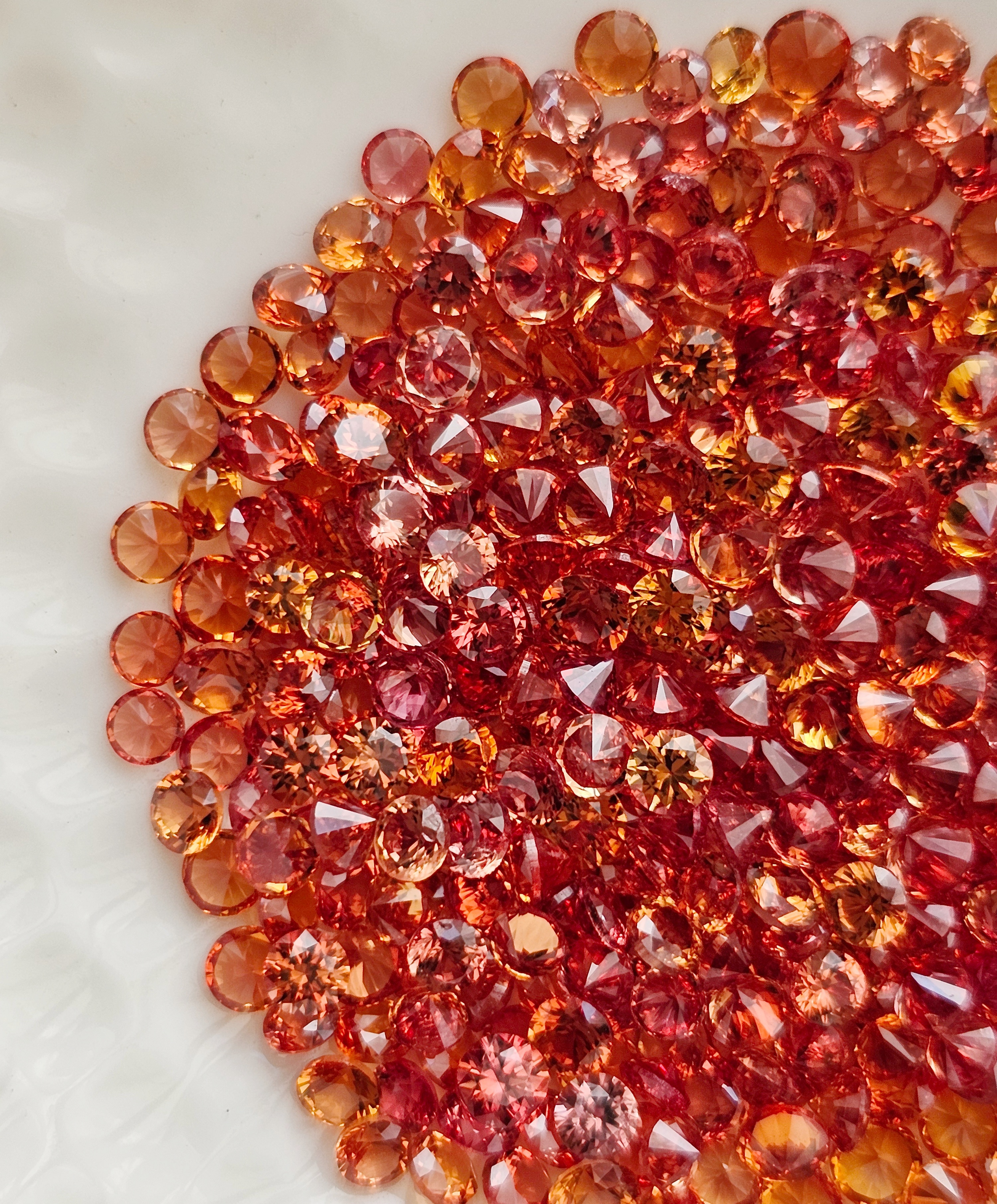 แซฟไฟร์ส้มอมเหลืองกลม 2.3-2.7mm. 1 กะรัต