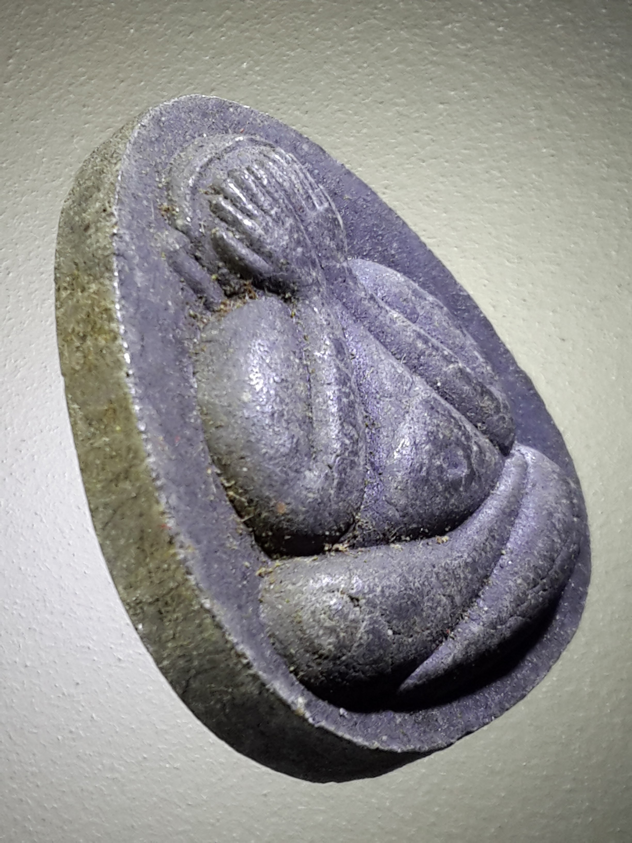 รหัสสินค้า พระปิดตาทั่วไป 238 พระปิดตาเนื้อผงใบลาน หลังแรด หลวงพ่อสัมฤทธิ์ วัดถ้ำแฝด จังหวัดกาญจนบุรี สร้างปี 2539