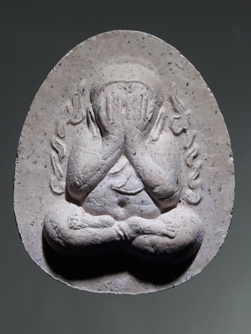 รหัสสินค้า พระเนื้อดิน ผง ว่าน 10465 พระปิดตา กนกข้าง หลวงปู่โต๊ะ วัดประดู่ฉิมพลี รุ่นปลุดหนี้ ปี2542