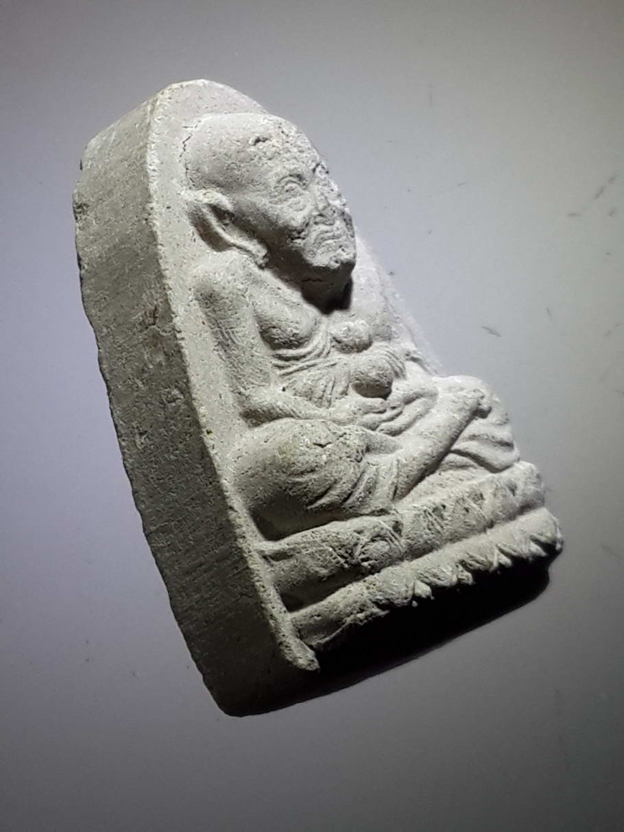 รหัสสินค้า หลวงปู่ทวด วัดต่างๆ 381 หลวงปู่ทวด เนื้อผง หลังโรยแร่ รุ่น 100 ปี แม่ฟ้าหลวง