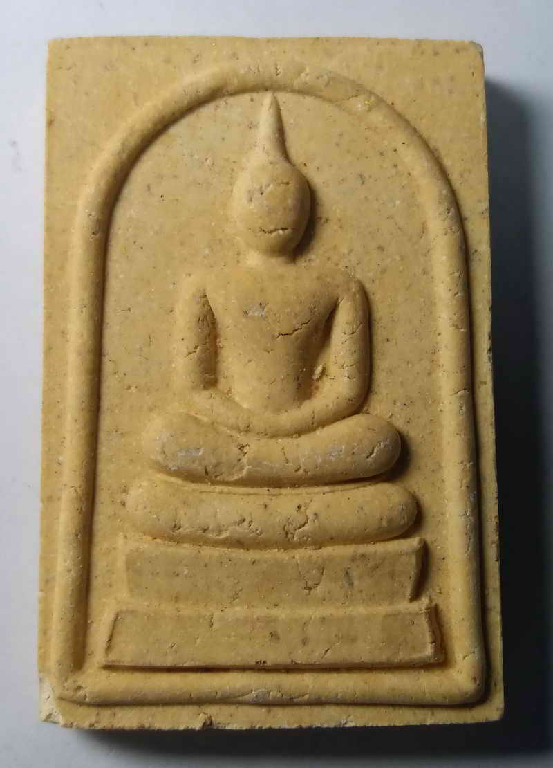 รหัสสินค้า จันทบุรี 001 พระสมเด็จมงคลมหาลาภ หลวงพ่อสมชาย วัดเขาสุกิม จังหวัดจันทบุรี สร้างปี 2539 พระรายการนี้ให้เช่าบูชาแล้ว