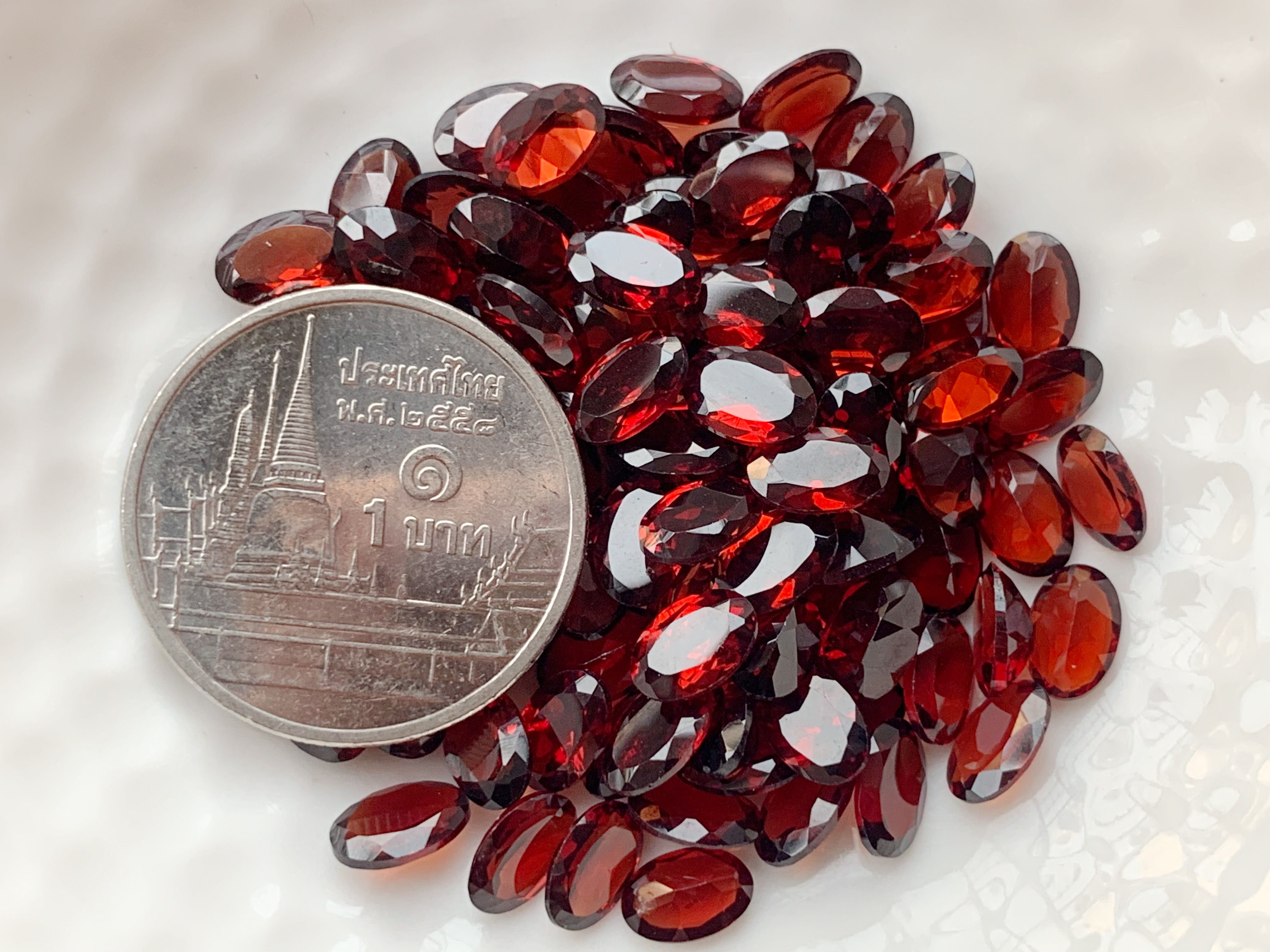 โกเมนไข่ 6X4 มม. 5 กะรัต