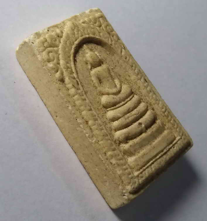 รหัสสินค้า พระสมเด็จ วัดต่างๆ 070 พระสมเด็จเนื้อผงซุ้มกนก หลวงพ่อคูณ วัดบ้านไร่ สร้างปี 2536