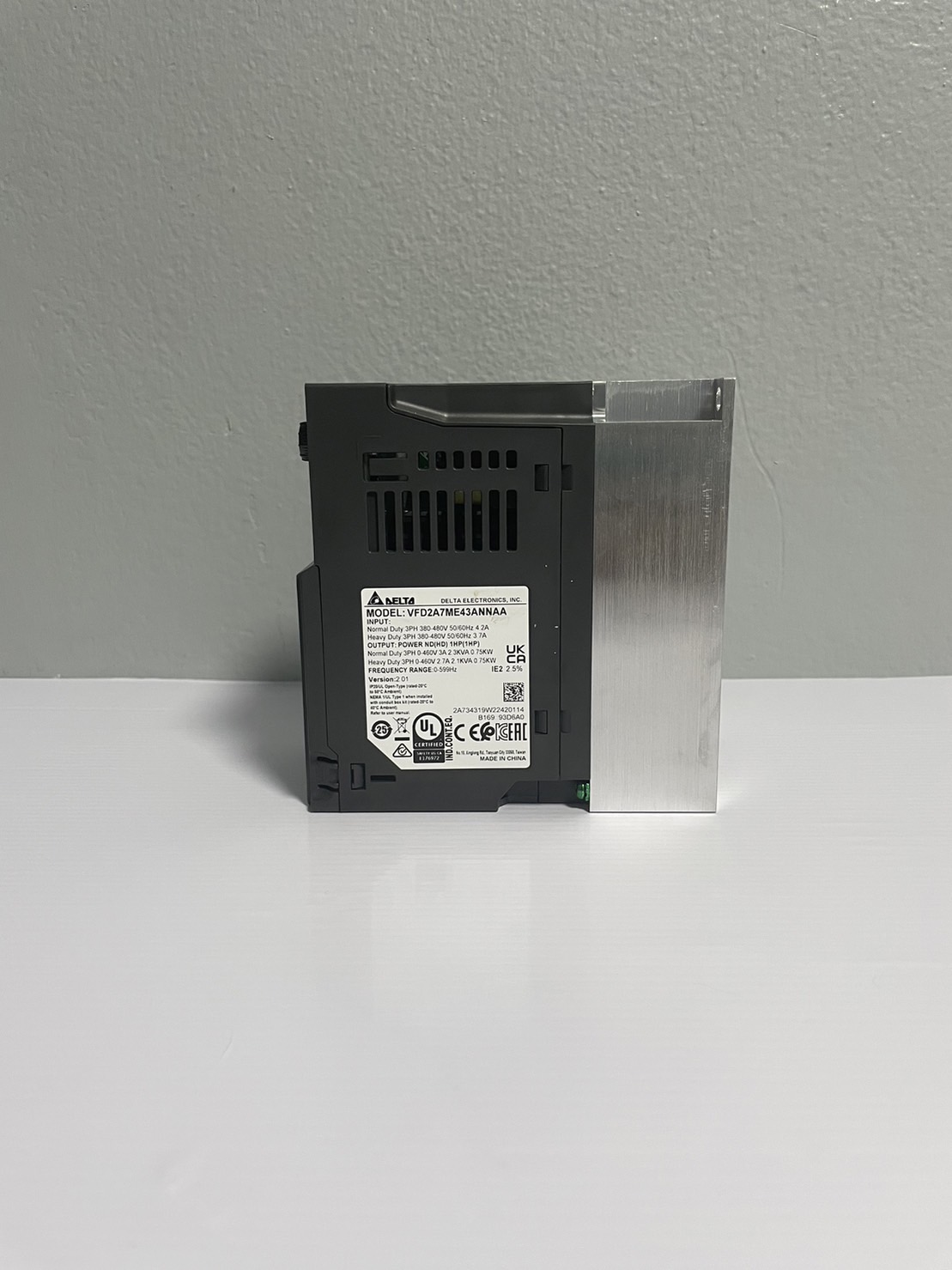 Delta Inverter VFD2A7ME43ANNAA 1HP 0.75KW (Input 380V 3-Phase Output 380V 3-Phase )