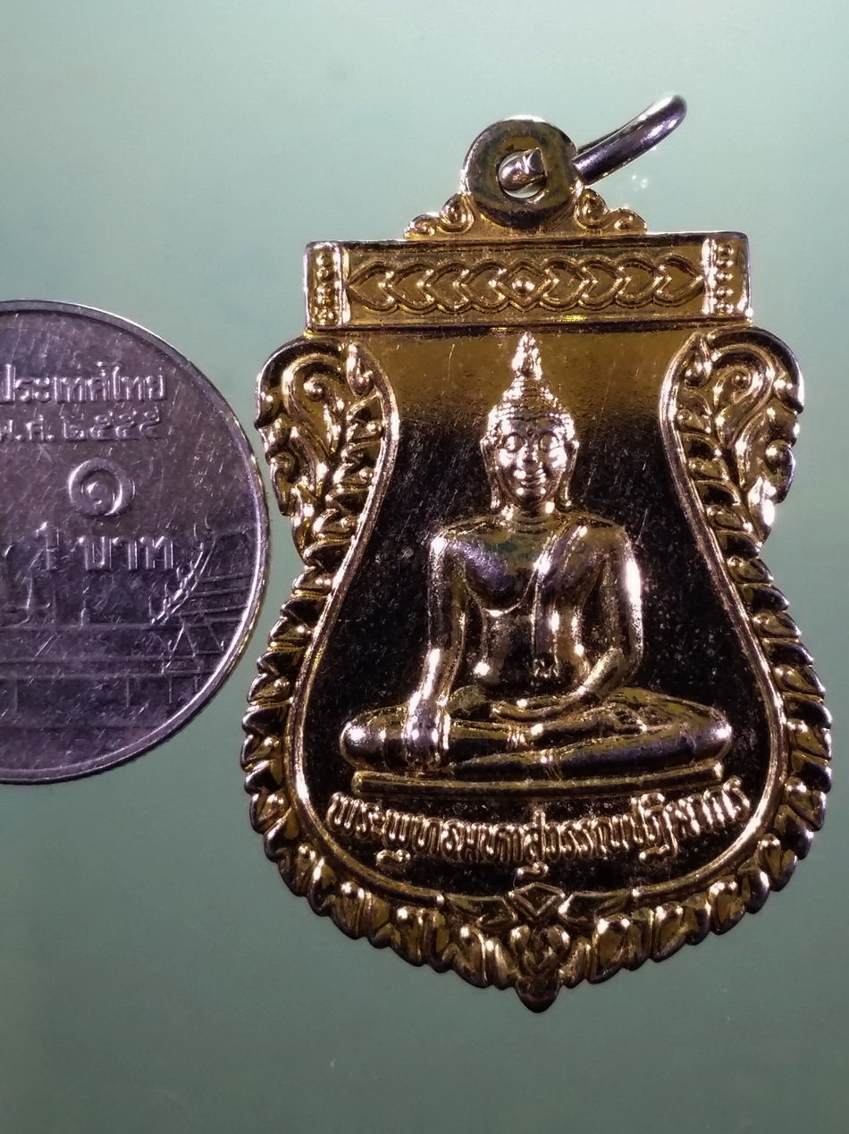 รหัสสินค้า เหรียญพระพุทธ 4213 เหรียญเสมากะไหล่ทอง พระพุทธมหาสุวรรณปฏิมากร หลวงพ่อทองคำ วัดไตรมิตรวิทยารามวรวิหาร กรุงเทพฯ สร้างปี 2538 ท่านเจ้าคุณธงชัยปลุกเสก