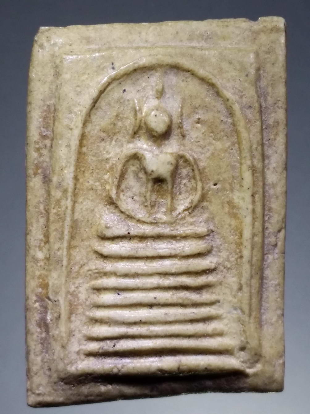 รหัสสินค้า พระไม่ทราบที่ 245 พระสมเด็จพิมพ์เกศไชโย น่าจะเป็นเกจิยุคหลัง สร้างล้อพิมพ์ ไม่ทราบที่ พระรายการนี้ให้เช่าบูชาแล้ว