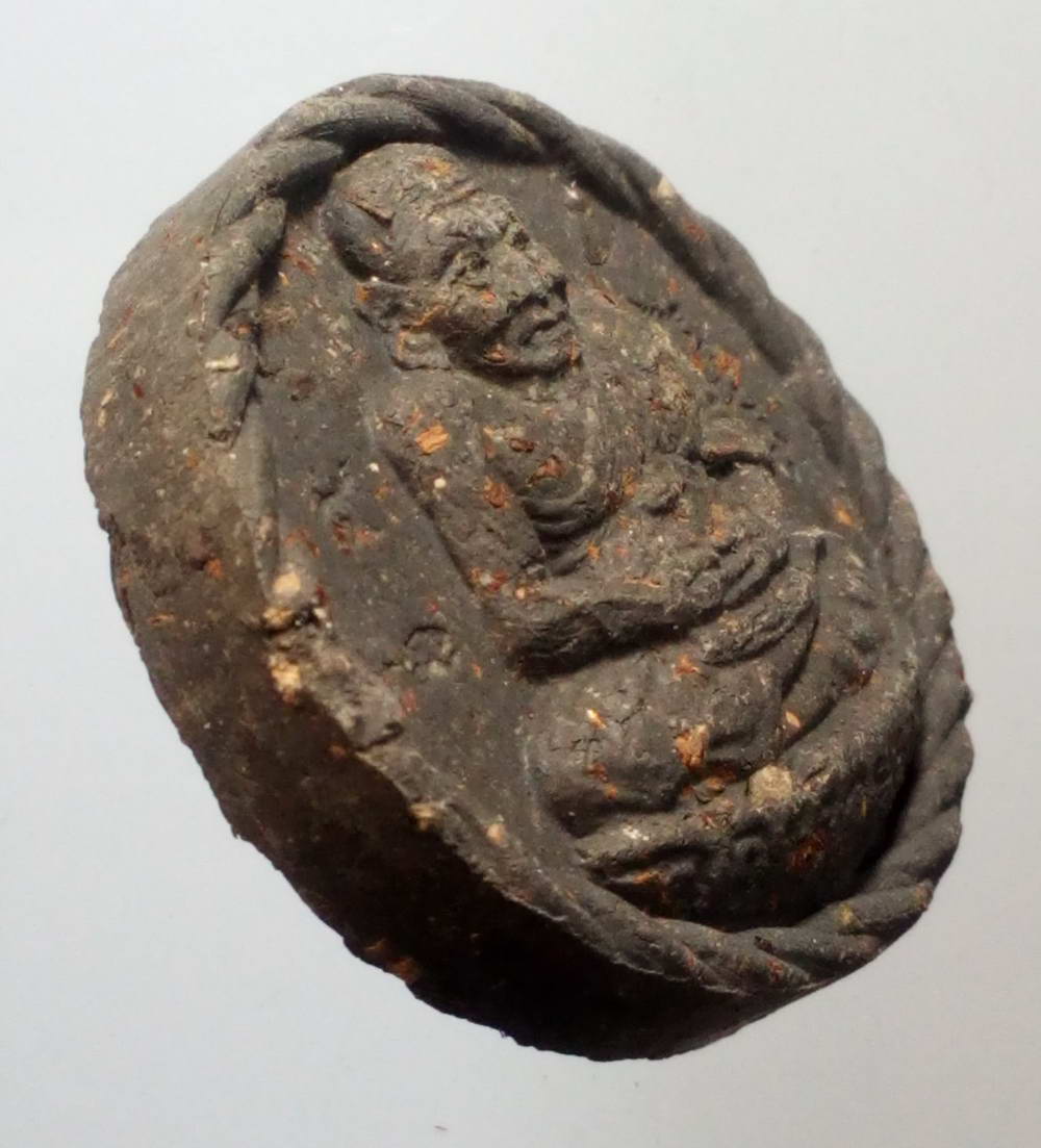 รหัสสินค้า หลวงปู่ทวด วัดต่างๆ 193 หลวงปู่ทวด เนื้อผงใบลาน พิมพ์ขอบเกลียวเชือก วัดห้วยมงคล จังหวัดประจวบคีรีขันธ์ หลังพิมพ์พระพุทธปางปฐมเทศนา พระรายการนี้ให้เช่าบูชาแล้ว