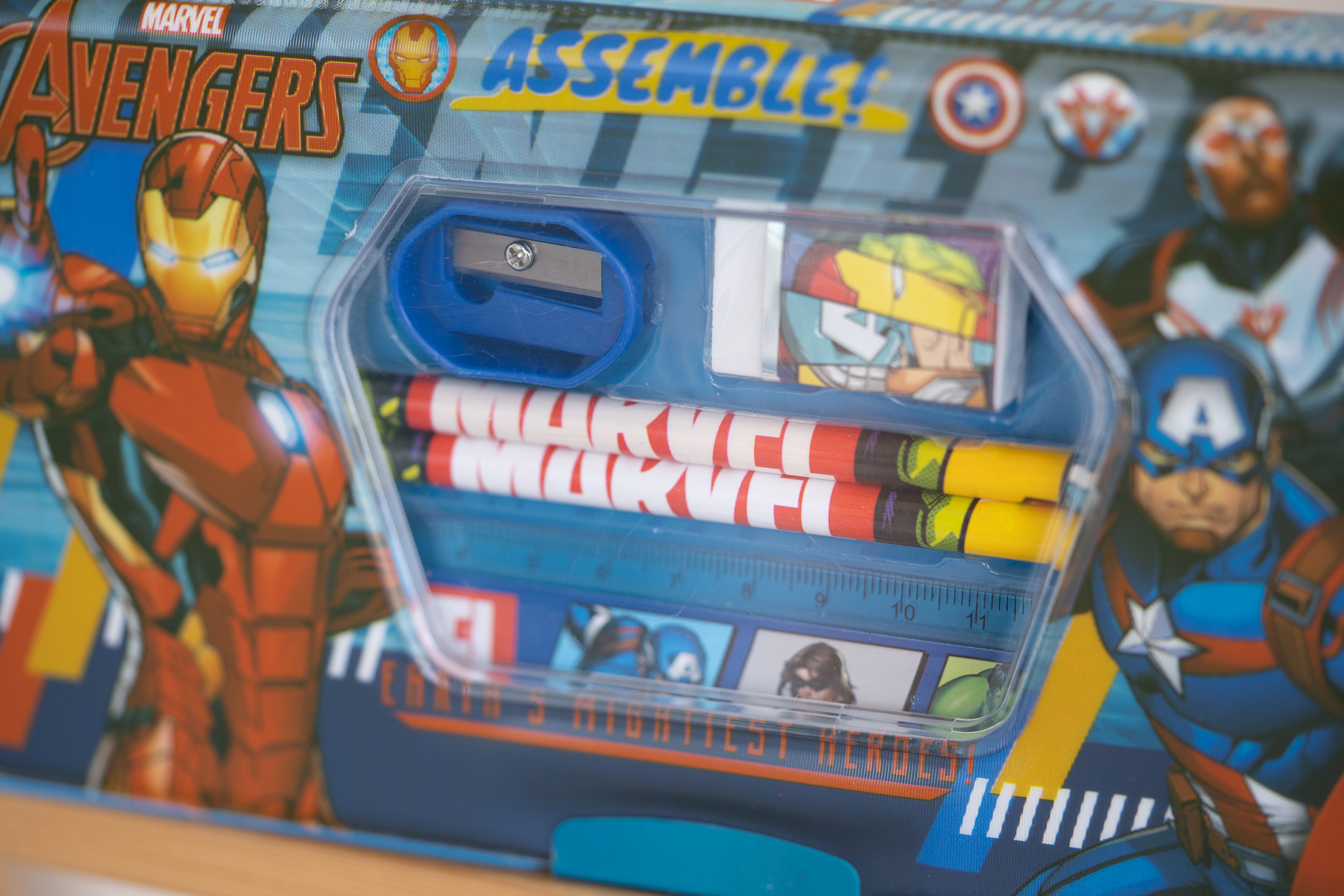 กล่องดินสอแม่เหล็กพร้อมชุดเครื่องเขียนลายอเวนเจอร์ส (Avengers) ลิขสิทธิ์แท้