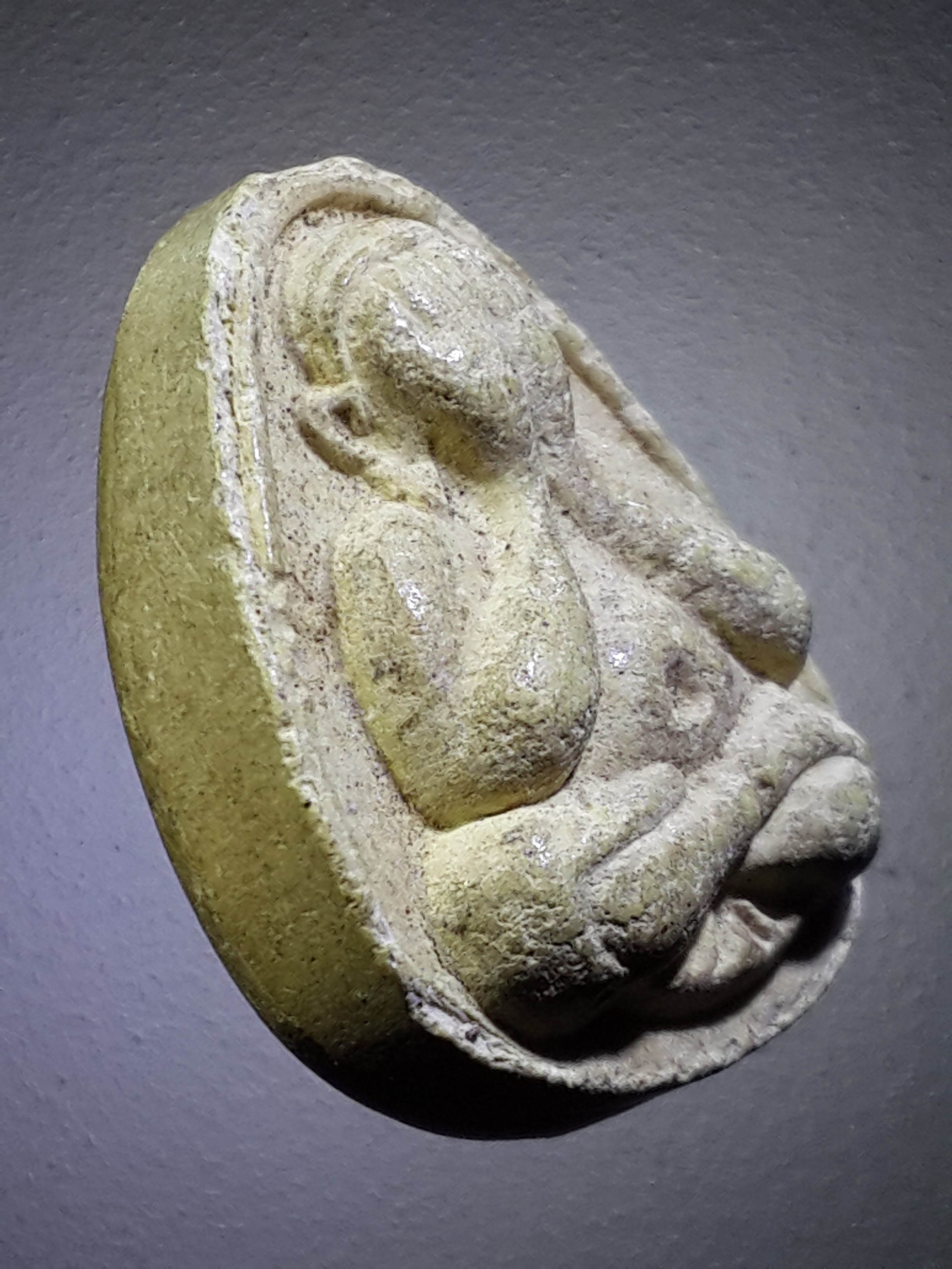 รหัสสินค้า พระปิดตาทั่วไป 244 พระปิดตาเนื้อผง หลังยันต์น้ำเต้า ไม่ทราบที่