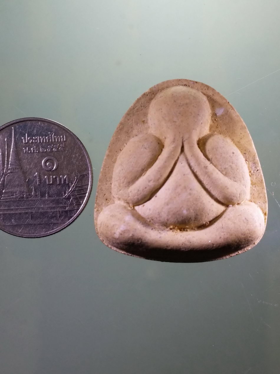 รหัสสินค้า พระมีกล่อง 036 พระปิดตาเนื้อผง หลังหนุมาน หลวงปู่เกลี้ยง วัดเนินสุทธาวาส จังหวัดชลบุรี พระสวยกล่องเดิม