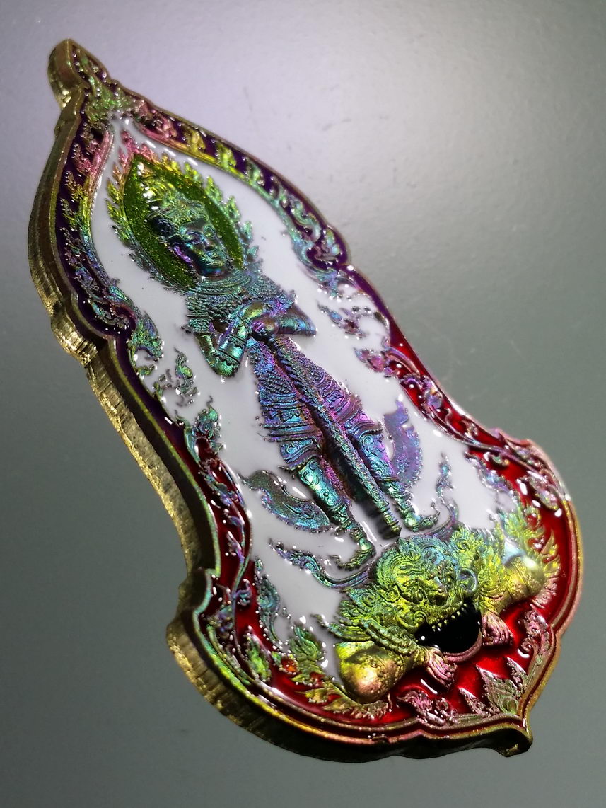 รหัสสินค้า พระมีกล่อง 074 เหรียญท้าวเวสสุวรรณ หน้าเทวดา รุ่นเศรษฐีรวยทันใจ ๒ หลวงพ่อพัฒน์ วัดห้วยด้วน อำเภอหนองบัว จังหวัดนครสวรรค์ เนื้อผิวรุ้งลงยาขาว จัดสร้าง 500 เหรียญ ตอกโค๊ต หมายเลข ๒๑๕