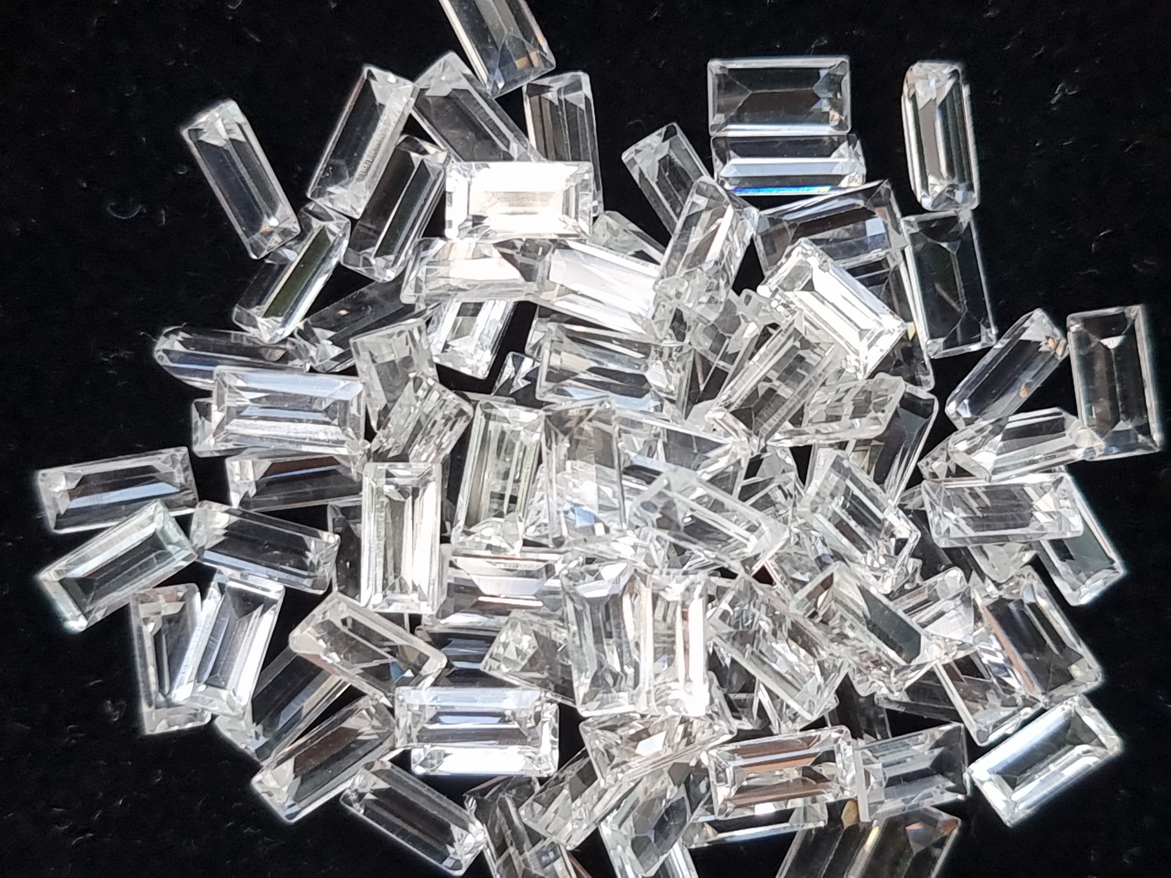 ไวท์โทปาสสี่เหลี่ยม 6×3 มม.5 กะรัต