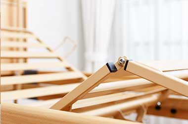 ชุดเตียงผู้ป่วยปรับไฟฟ้า Dali Low Entry จากประเทศเยอรมัน (เตียงปรับระดับต่ำสุด 23 cm.) + พร้อมที่นอนโฟมป้องกันแผลกดทับ Mercury หนา 15 ซม. ผลิตภัณฑ์ประเทศอังกฤษ + เสาพยุงตัว + ชุดผ้าปูที่นอน + ผ้ายาง