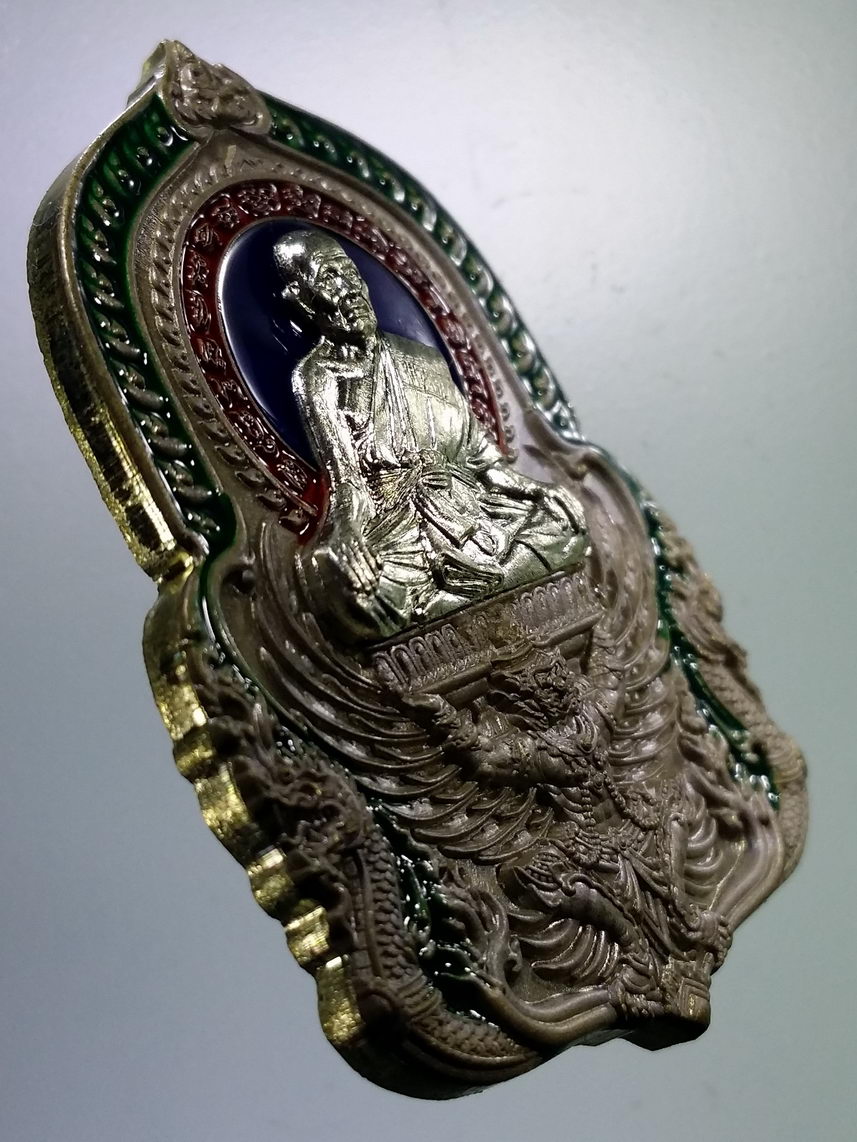 รหัสสินค้า พระมีกล่อง 045 เหรียญหลวงพ่อพัฒน์ วัดห้วยด้วน จ.นครสวรรค์ รุ่นราชันย์แสนล้าน ปี ๒๕๖๔ เนื้อทองชนวน ลงยา 3 สี หน้ากากอัลปาก้า หมายเลข ๑๗๗