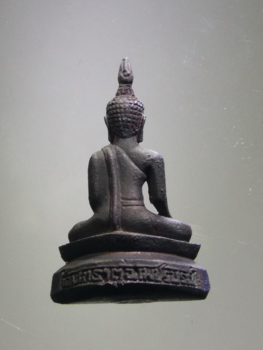 รหัสสินค้า พระมีกล่อง 3897 รูปหล่อนวโลหะ หลวงพ่อเพชรมีชัย วัดมหาธาตุ อำเภอเมือง จังหวัดเพชรบูรณ์ สร้างปี 2549