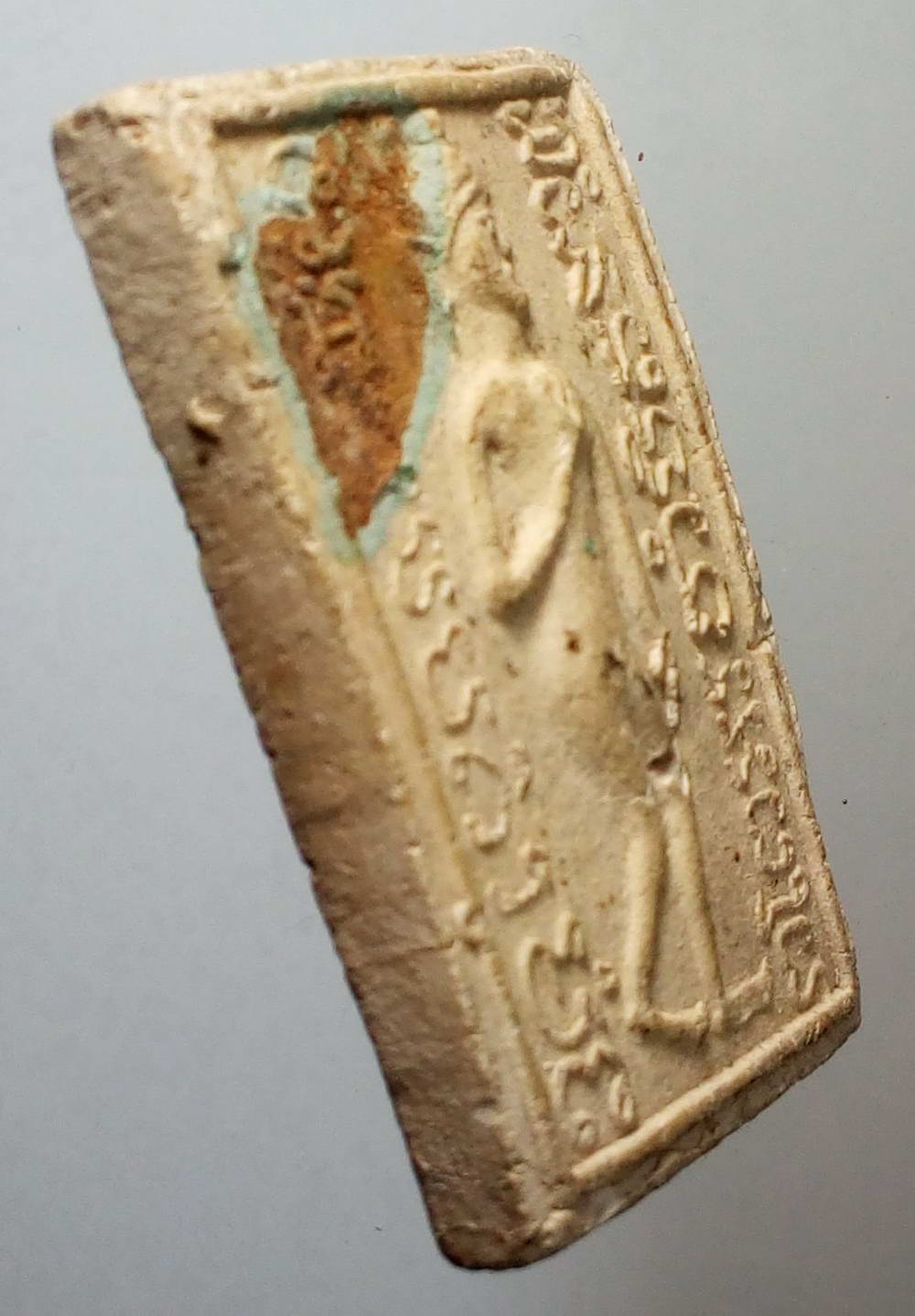 รหัสสินค้า พระไม่ทราบที่ 127 พระสิงห์ป้อนเหยื่อเนื้อผง น่าจะเป็นพระเกจิสร้าง ไม่ทราบที่ พระสภาพชำรุดหักครึ่งองค์ พิจารณาก่อนเช่าบูชานะครับ