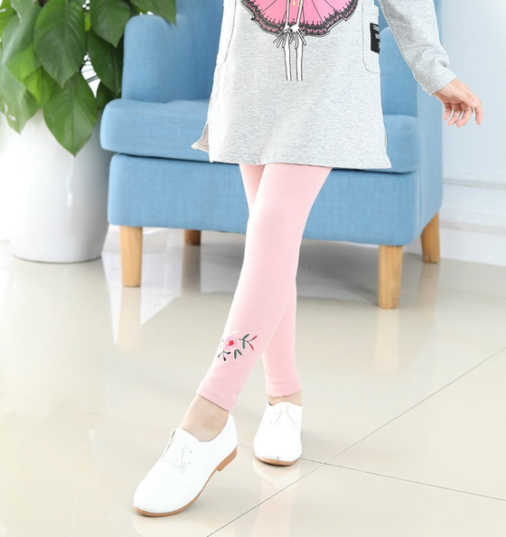 P31011 พร้อมส่งเลกกิ้งเด็กสีชมพู ปักช่อดอกไม้