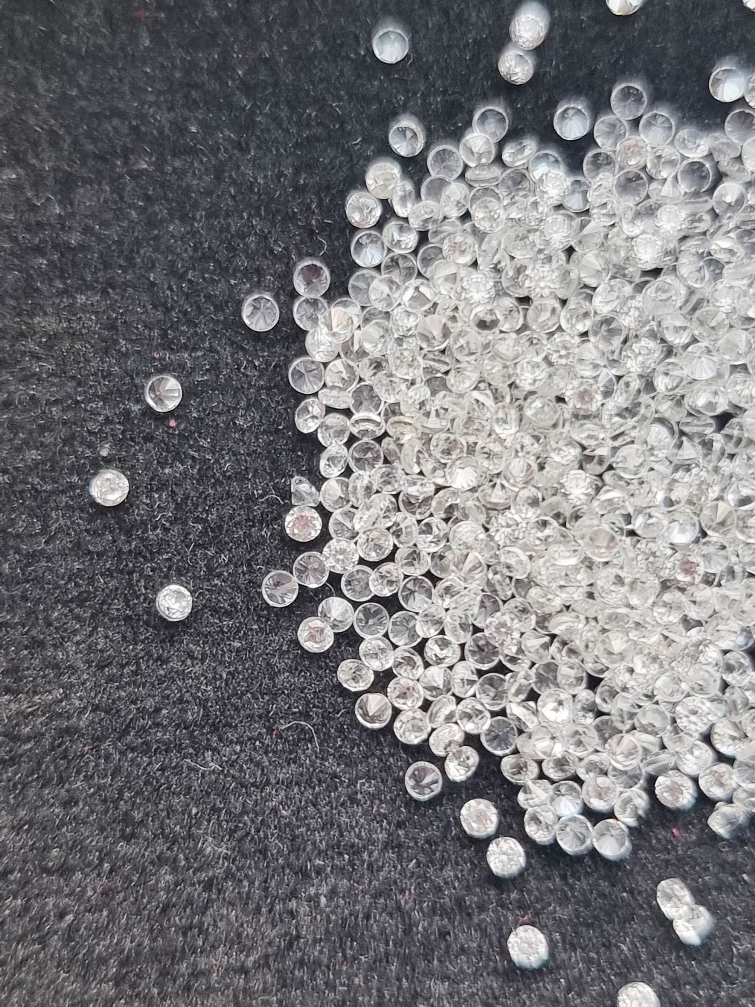 เพทายขาวกลมเจียรเหลี่ยม Size 1.3 มม. 1 กะรัต