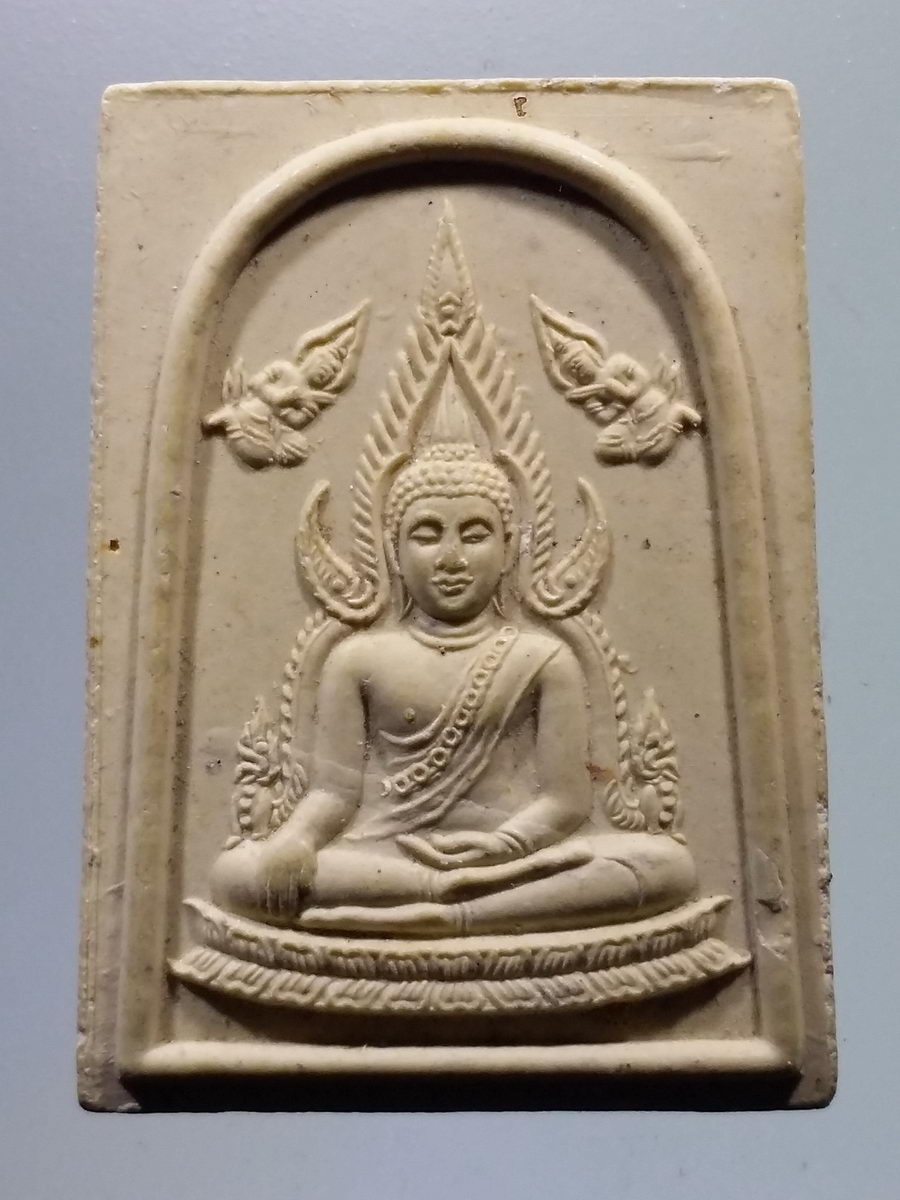รหัสสินค้า พระเนื้อดิน เนื้อผง เนื้อว่าน 9295 พระพุทธชินราช เนื้อผง ที่ระลึกงานสมโภชพระประธาน วัดเชอรี่ลองบีช แคลิฟอร์เนีย สหรัฐอเมริกา สร้างปี 2538