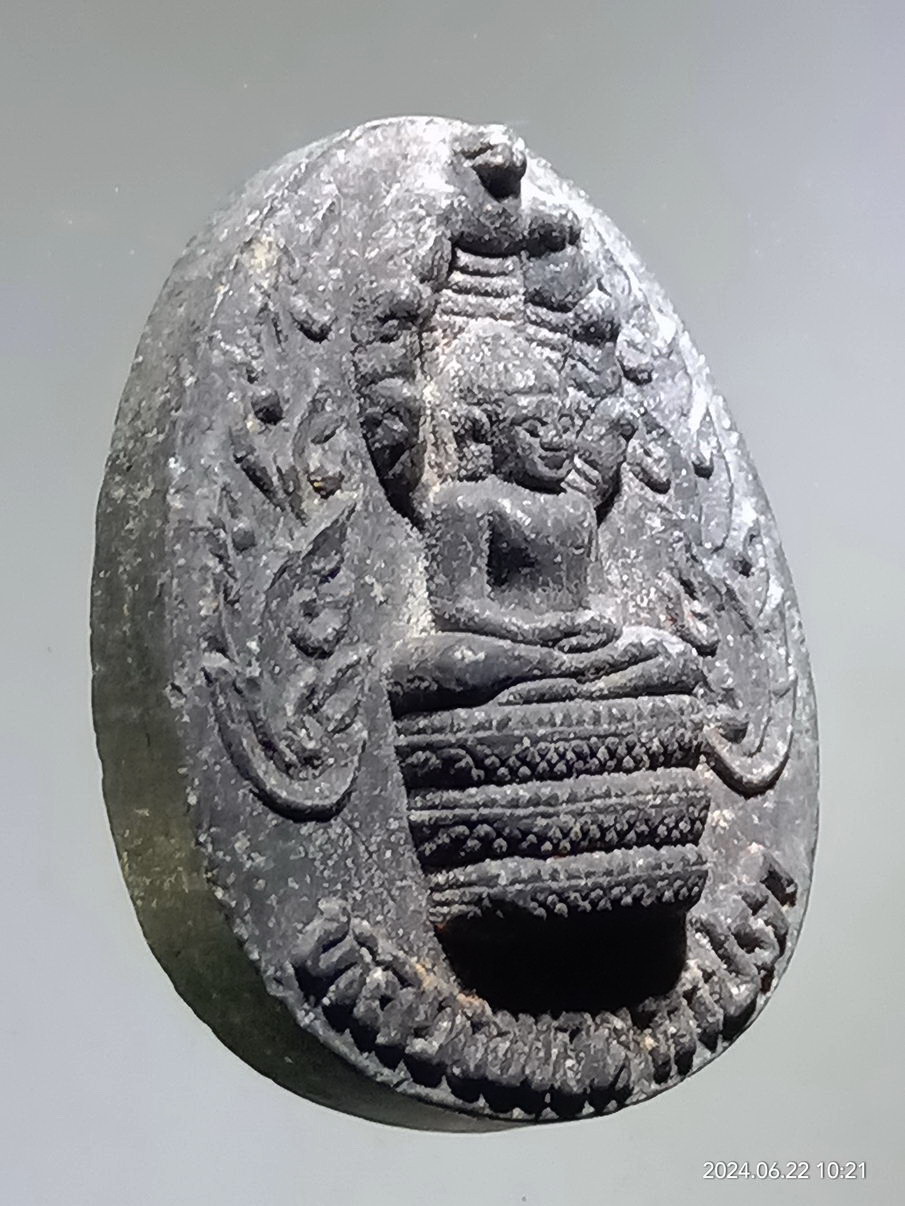 รหัสสินค้า พระเนื้อดิน เนื้อผง เนื้อว่าน 070 พระผงใบลาน หลวงพ่อนาคปรก หลวงปู่เครื่อง วัดสระกำแพงใหญ่ รุ่นสร้างมณฑป