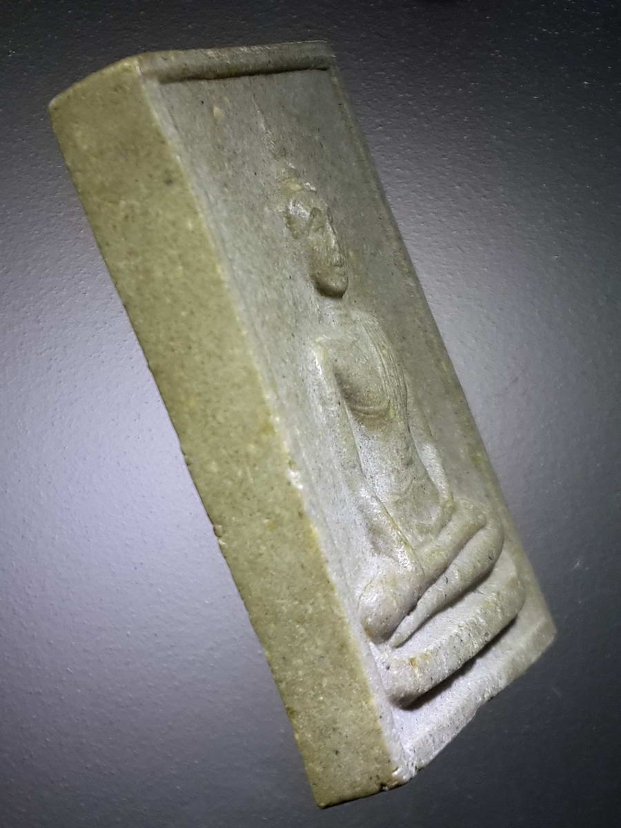 รหัสสินค้า พระไม่ทราบที่ 448 พระพุทธ เนื้อผงน้ำมัน หลังเรียบ ม่ทราบที่