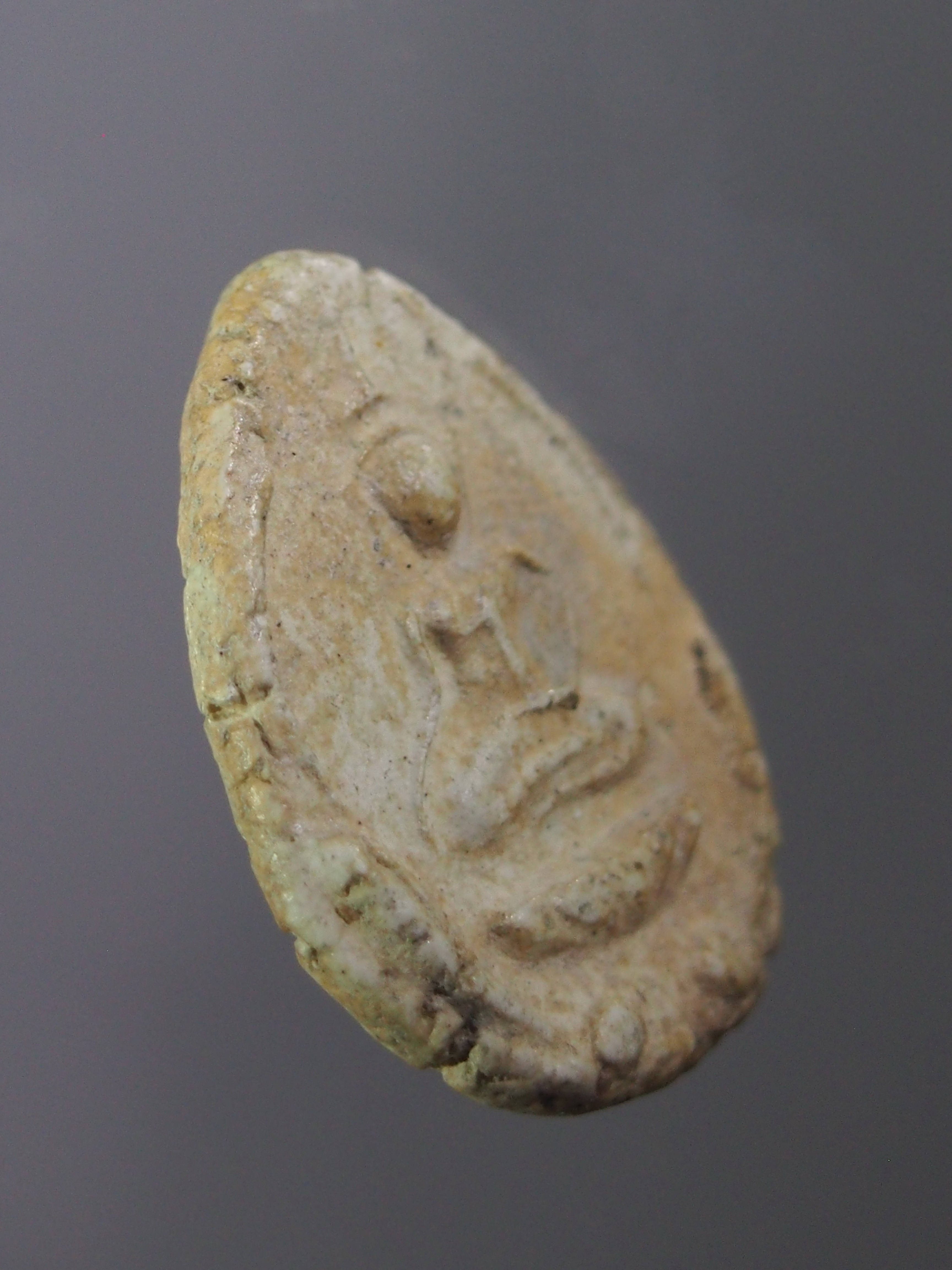 Antig on TT 006 พระพุทธเนื้อผง พิมพ์กลีบบัว เจ้าของเดิมบอกว่าเป็นของหลวงพ่อผึ่ง วัดสว่างอารมณ์ ผมค้นหาข้อมูลแล้วไม่เจอครับ เชิญครับไม่แพง