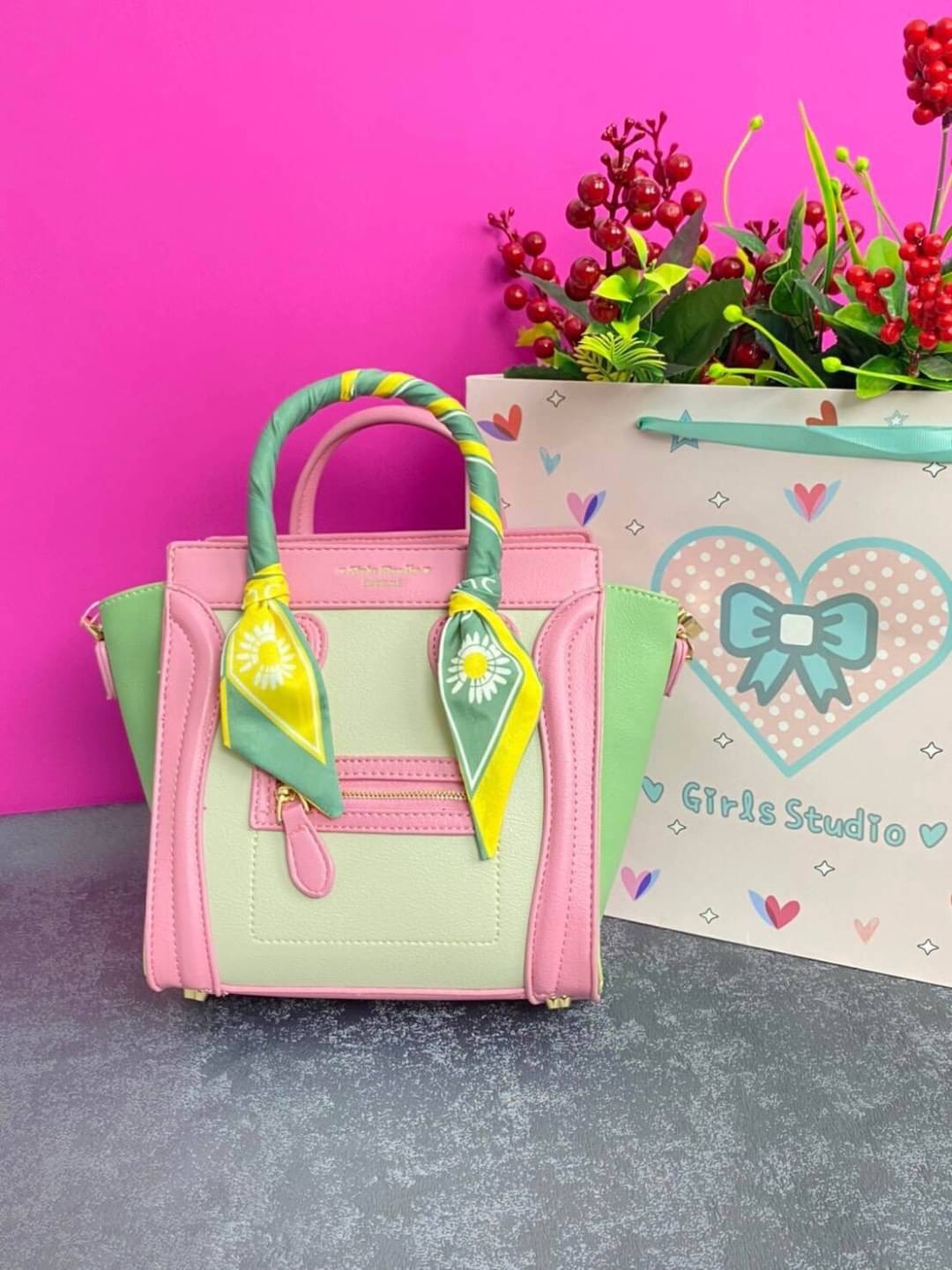 Girl studio fashion bag