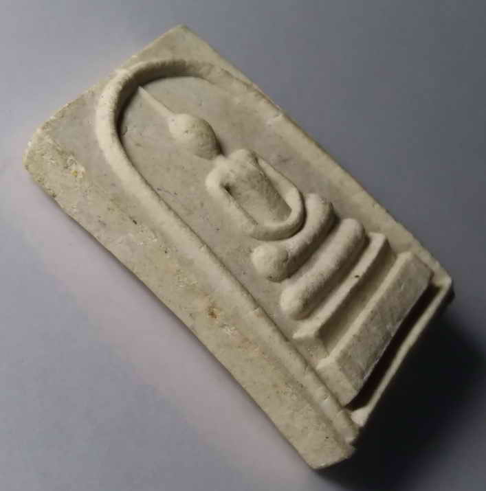 รหัสสินค้า พระสมเด็จ วัดต่างๆ 207 พระสมเด็จเนื้อผง หลังอักขระขอม 5 ตัว ไม่ทราบที่