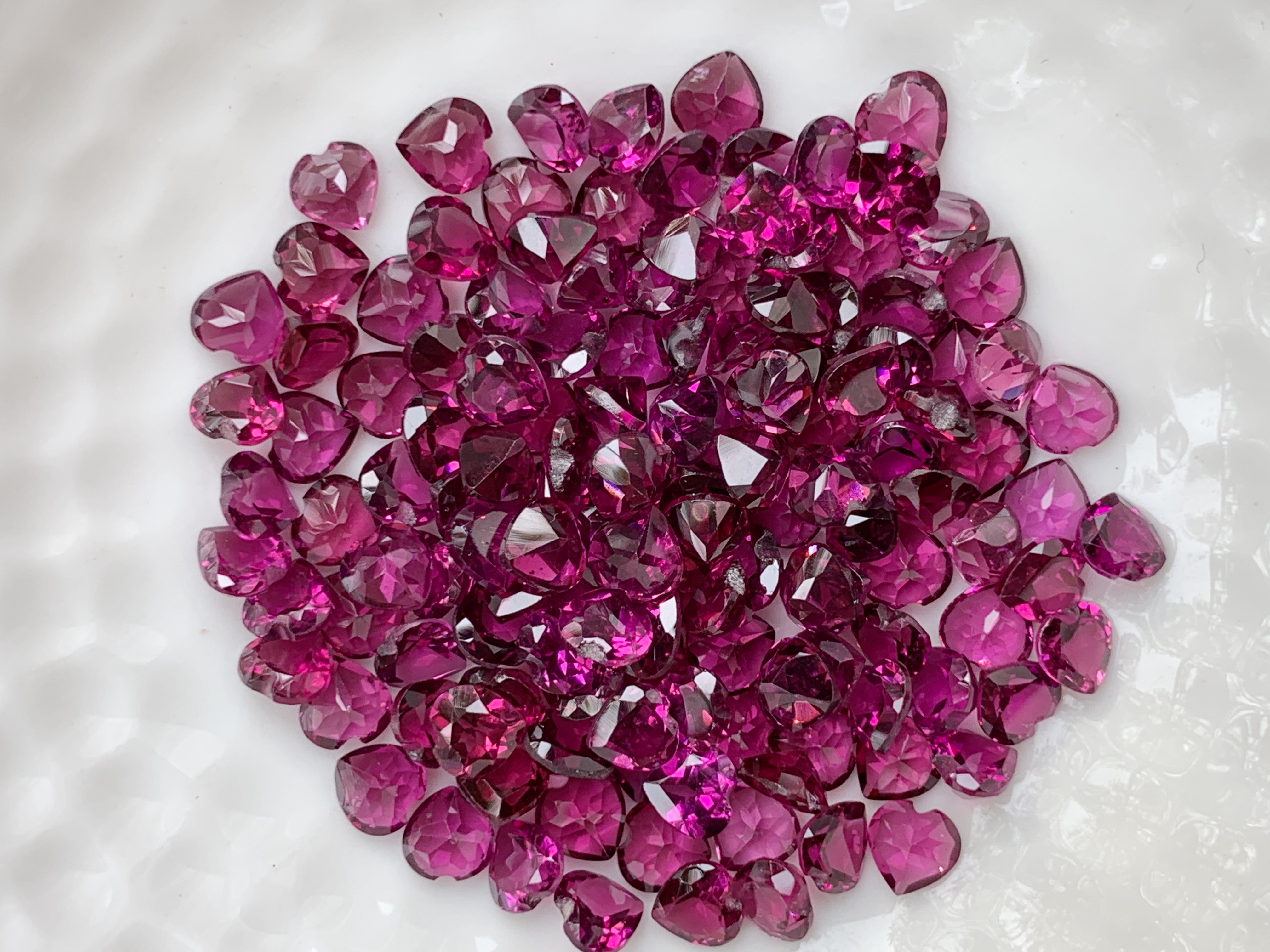 โรโดไลท์หัวใจ 4 มม. 5 กะรัต