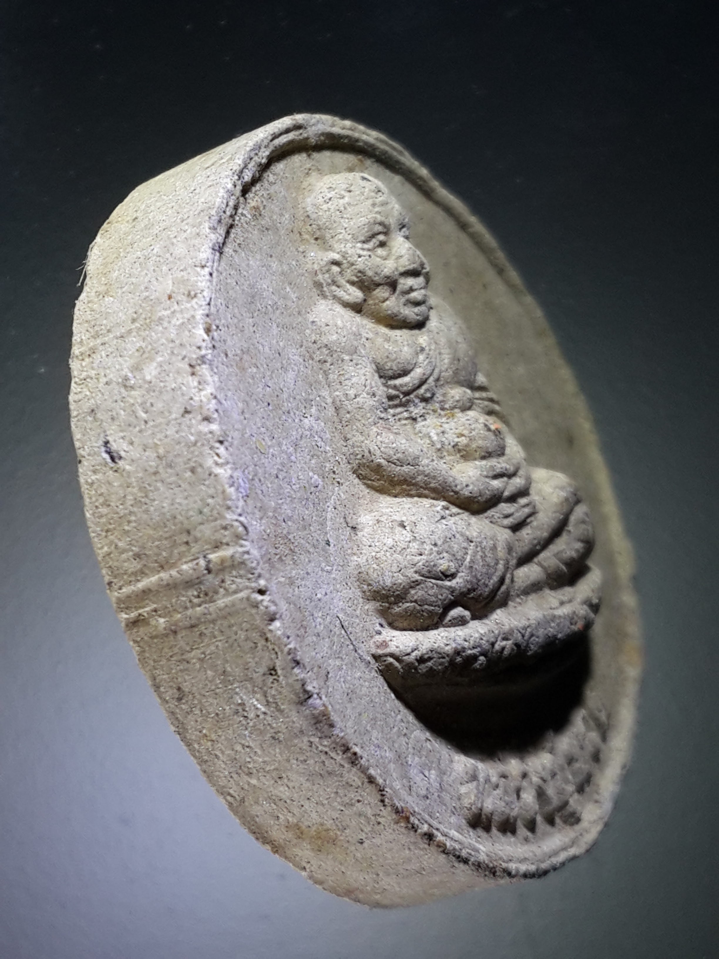 รหัสสินค้า หลวงปู่ทวด วัดต่างๆ 431 พระผงจันทร์ลอย หลวงปู่ทวด หลังยันต์ ไม่ทราบที่