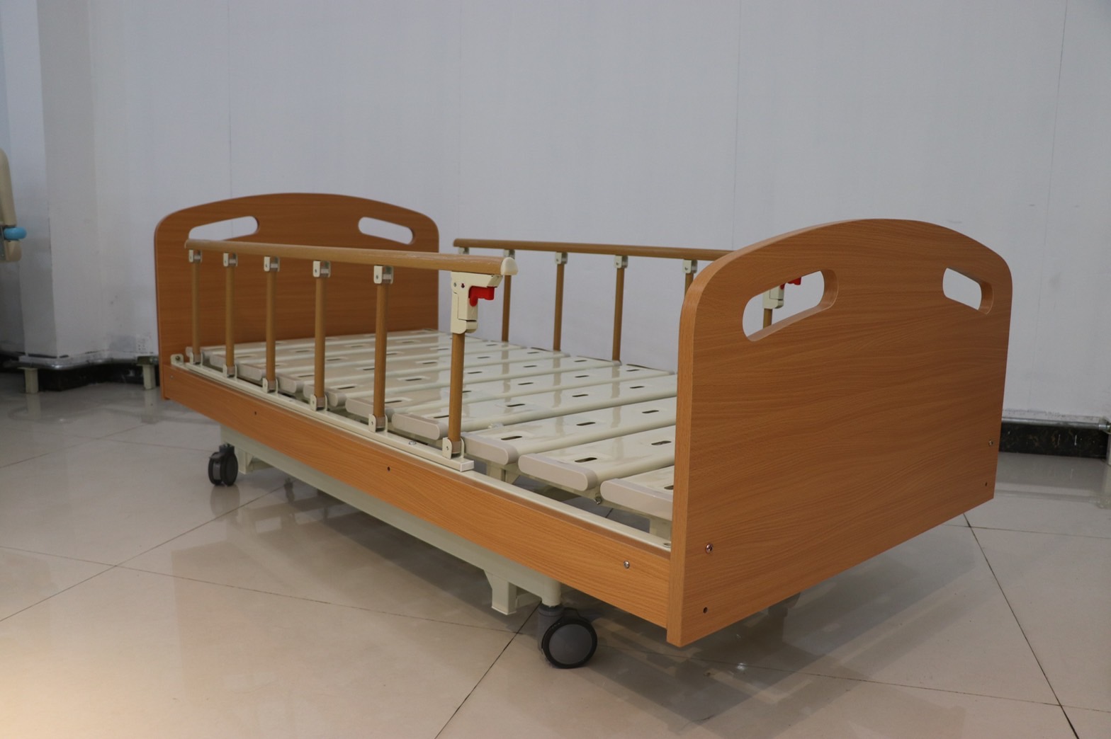 เตียงผู้ป่วยปรับไฟฟ้า 4 ฟังก์ชั่น รุ่น KS-888 ปรับเตียงต่ำสุด 28 ซม. มีแบตเตอรี่สำรองไฟ (เฉพาะเตียงเท่านั้น ไม่รวมฟูกที่นอน)