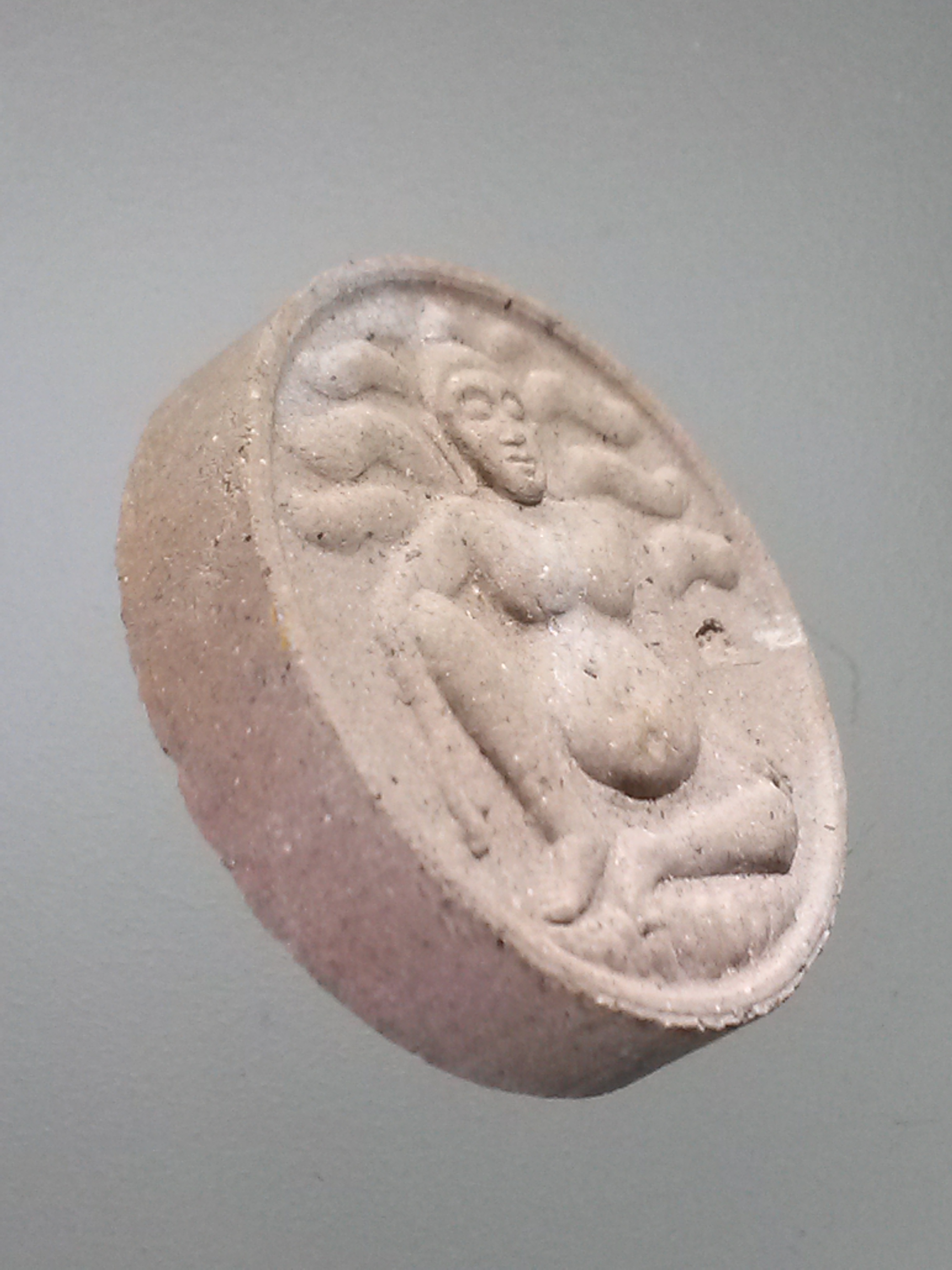 รหัสสินค้า พระไม่ทราบที่ 486 ท้าวกุเวรเนื้อผง จันทร์ลอย หลังยันต์ ไม่ทราบที่ กดโค๊ต พระรายการนี้ให้เช่าบูชาแล้ว