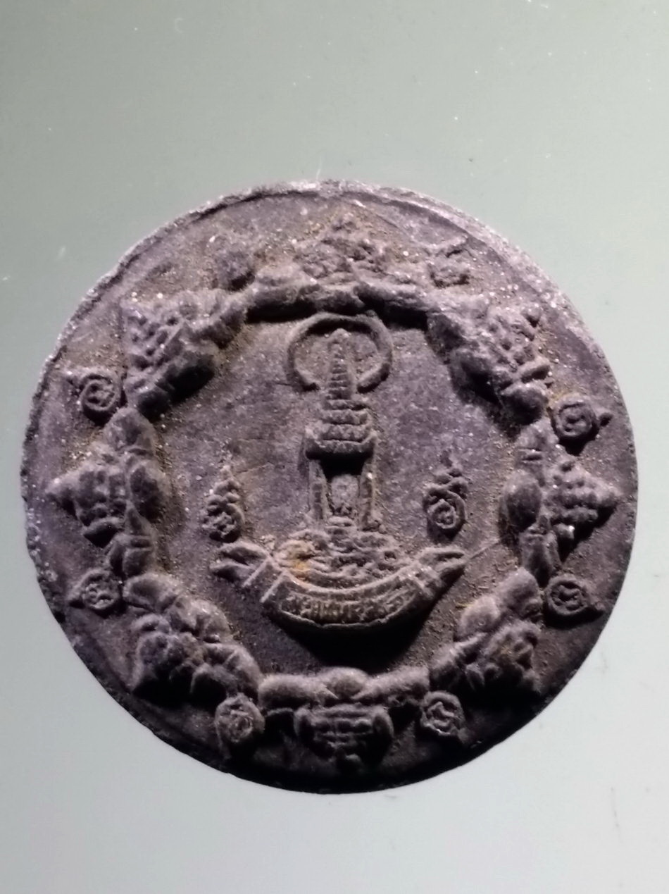 รหัสสินค้า จตุคามรามเทพ 933 พระเทวราชโพธิสัตว์จตุคามรามเทพ เนื้อว่านกากยายักษ์ พิมพ์เล็ก ไม่ทราบรุ่น ไม่มีกล่องครับ พิมพ์ทรงคล้ายกับ รุ่นมหาปาฏิหาริย์มั่งมีทรัพย์