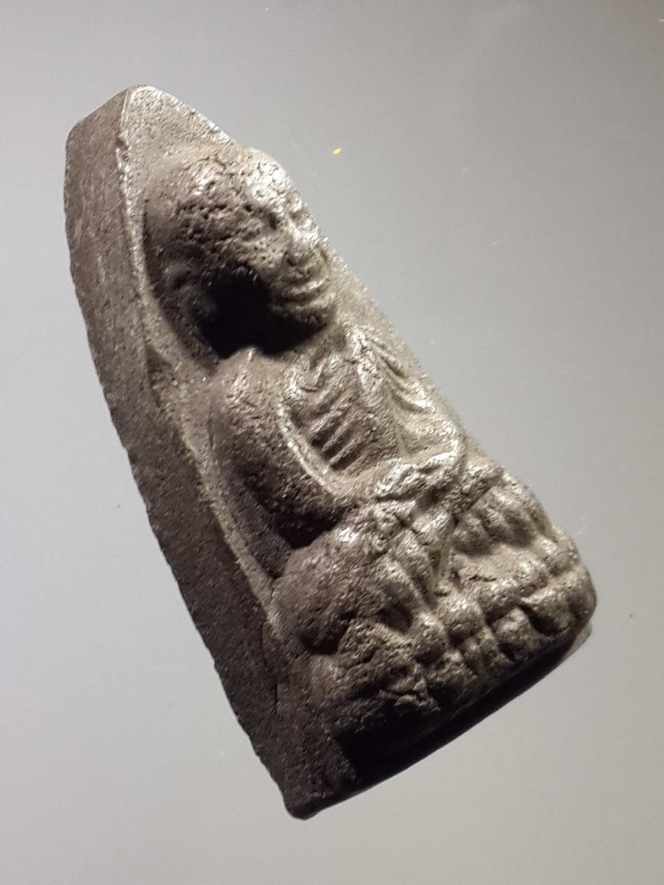 รหัสสินค้า หลวงปู่ทวด วัดต่างๆ 288 หลวงปู่ทวด วัดช้างให้ จังหวัดปัตตานี เนื้อว่าน พิมพ์เตารีด หลังตัวหนังสือนูน ไม่ทราบปีที่สร้าง