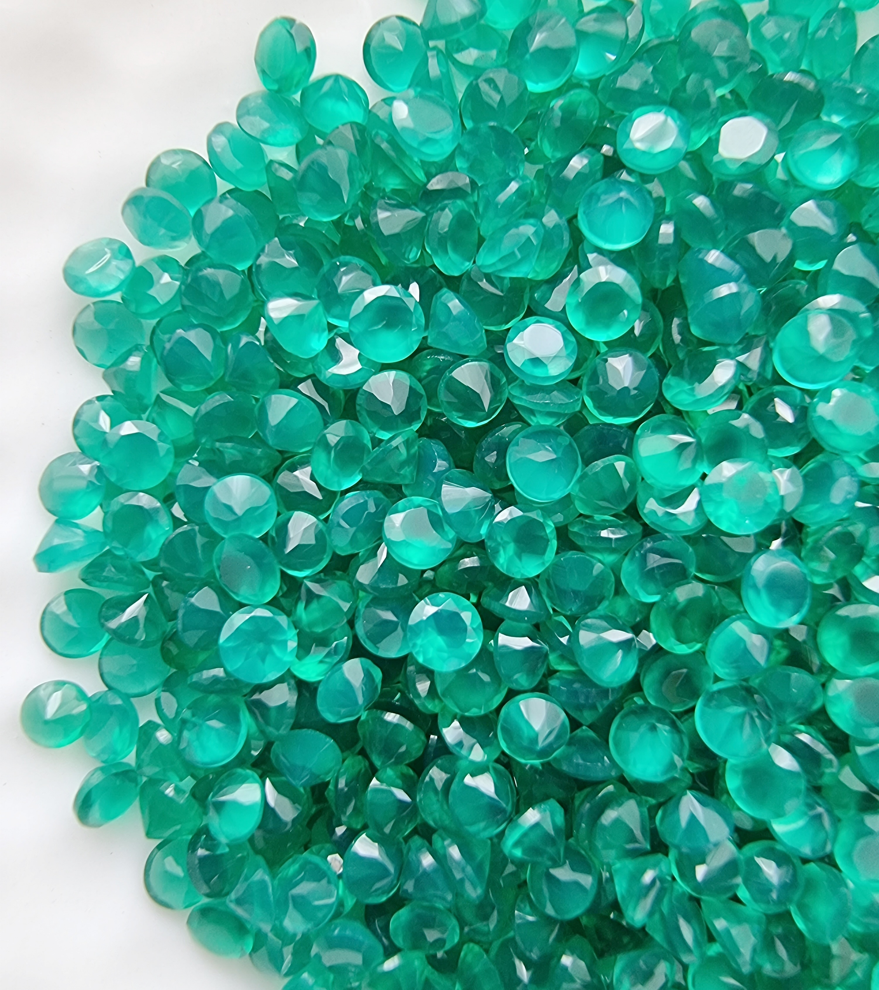 พลอยโมรากลมเจียรเหลี่ยม 2.5 มม 5 กะรัต