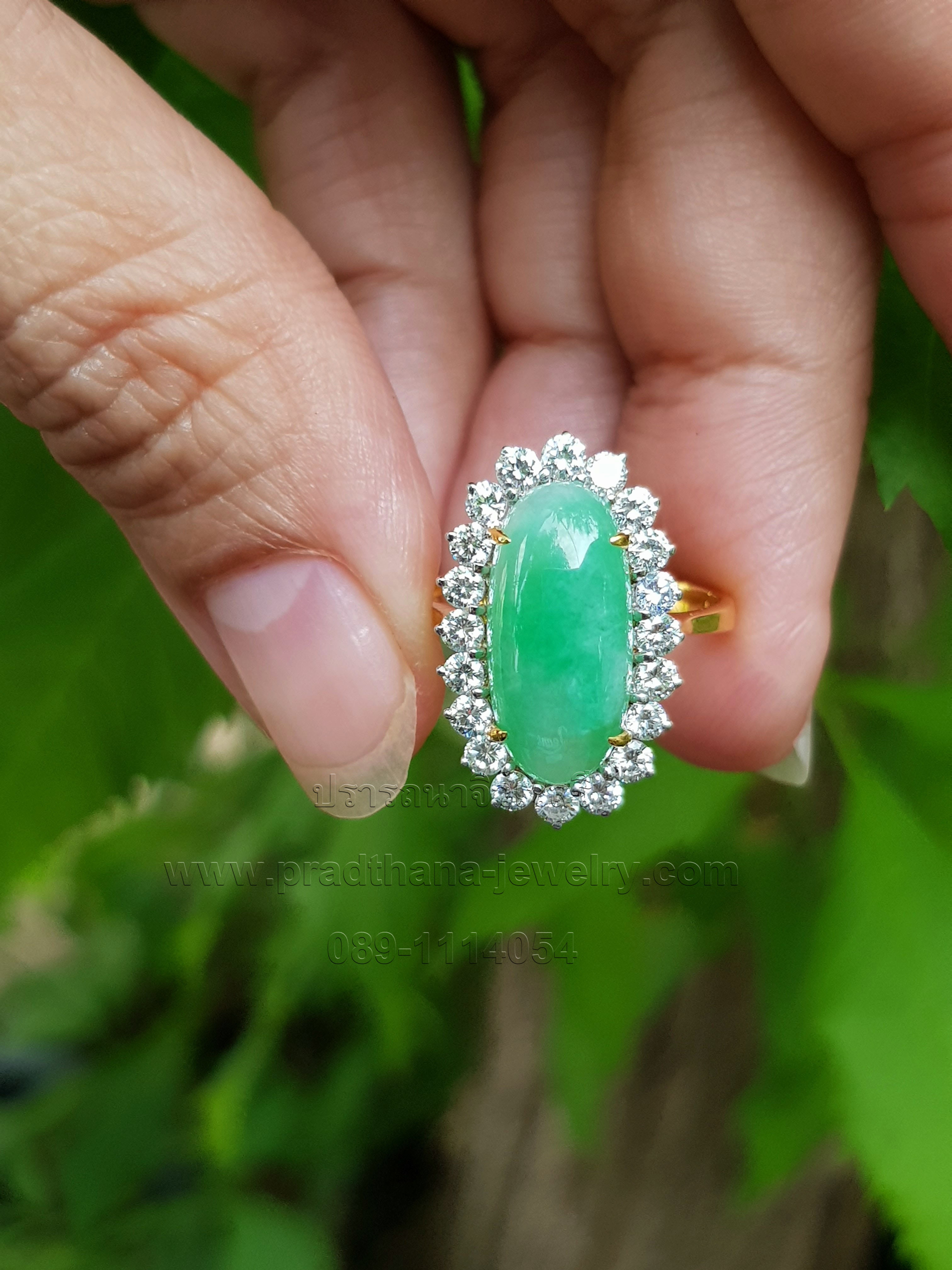 แหวนหยกล้อมเพชร