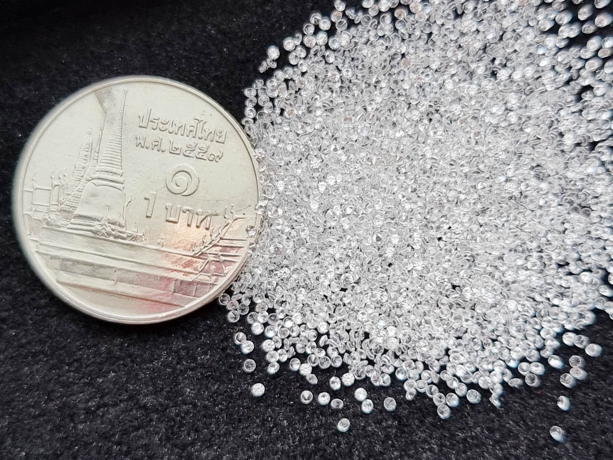 เพทายขาวกลมเจียรเหลี่ยม Size 0.9 มม. 1 กะรัต