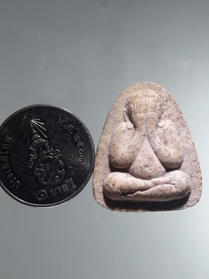 รหัสสินค้า พระเนื้อดิน ผง ว่าน 10534 พระปิดตา เนื้อผง หลังยันต์ พุฒซ้อน แล้วยันต์หัวใจพระสิมพลี นะชาลีติ