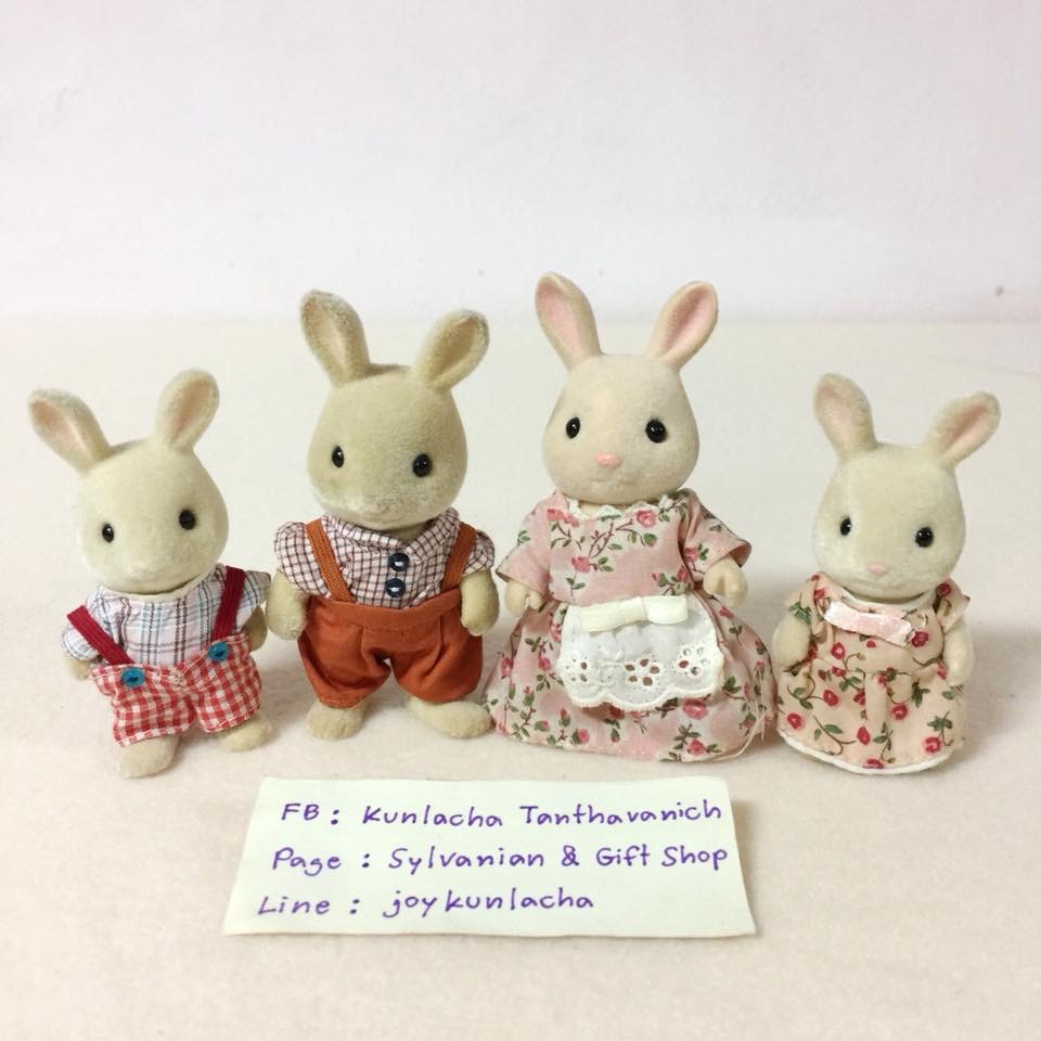 ครอบครัวคุณกระต่าย คุณพ่อสีขนจะเข้มกว่านิดนึงค่ะ ซิลวาเนียน Milk Rabbit Family : Sylvanian Families