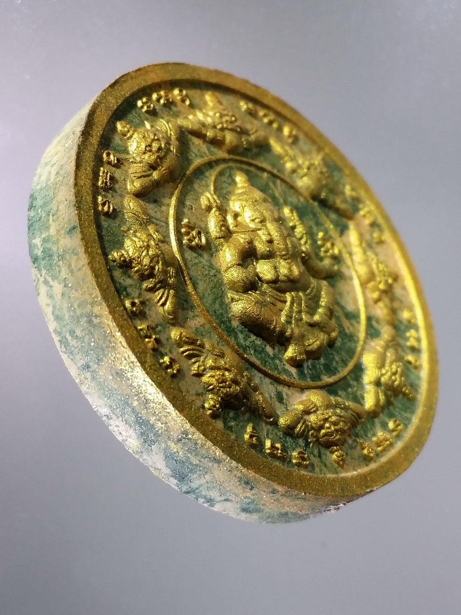 รหัสสินค้า พระมีกล่อง 448 พระพิฆเณศวรเนื้อว่านก้นครกปัดทอง รุ่นพระธาตุสมุย พิธีพุทธาภิเษก เทวาภิเษก วันที่ 24 เมษายนปี 2551 ณ.วัดศิลางู อำเภอเกาะสมุย จังหวัดสุราษฎร์ธานี