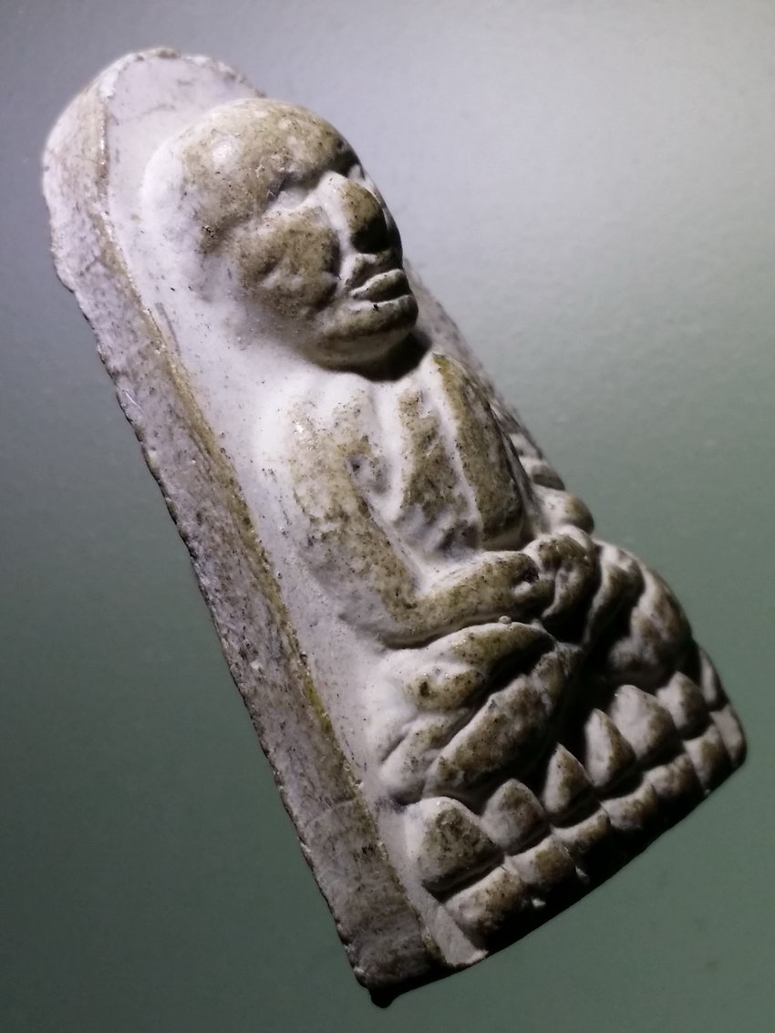 รหัสสินค้า หลวงปู่ทวด วัดต่างๆ 524 หลวงปู่ทวด เนื้อผงพุทธคุณ พิมพ์พระรอด วัดทรายขาว