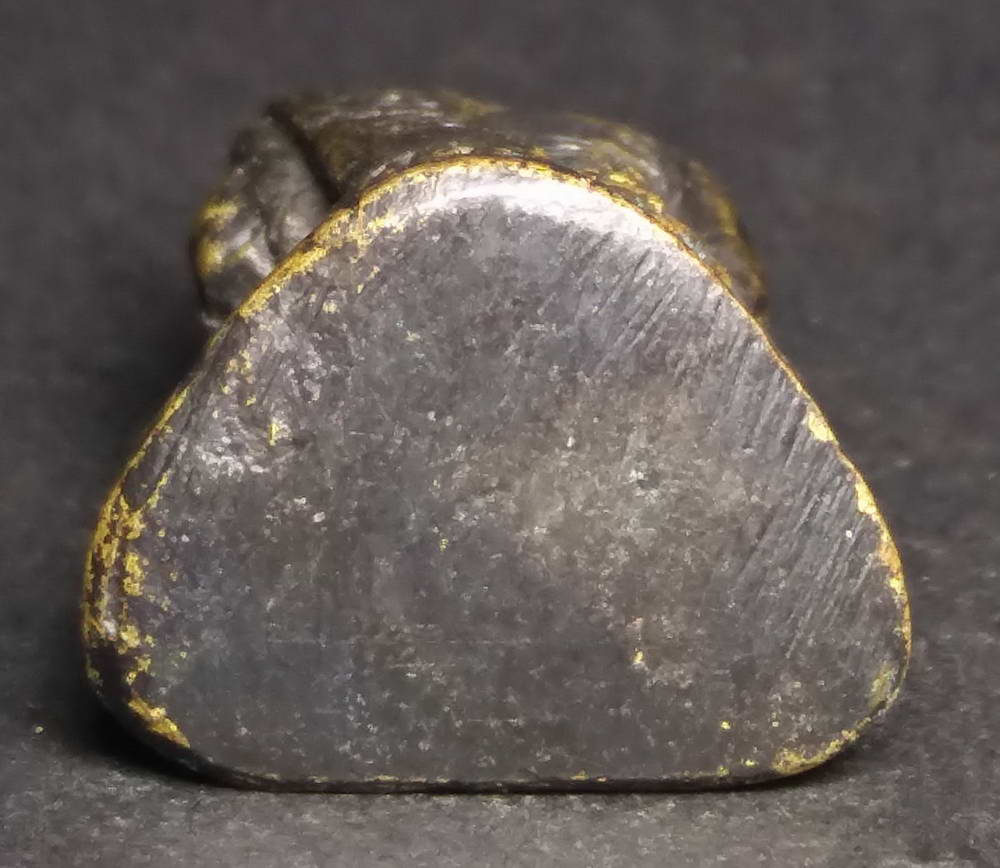 รหัสสินค้า พระกริ่ง พระหล่อ 162 รูปหล่อหลวงพ่อสมพร วัดถ้ําเนินพระะปราง จังหวัดนครสวรรค์ เนื้อทองเหลืองรมดำ หล่อตัน