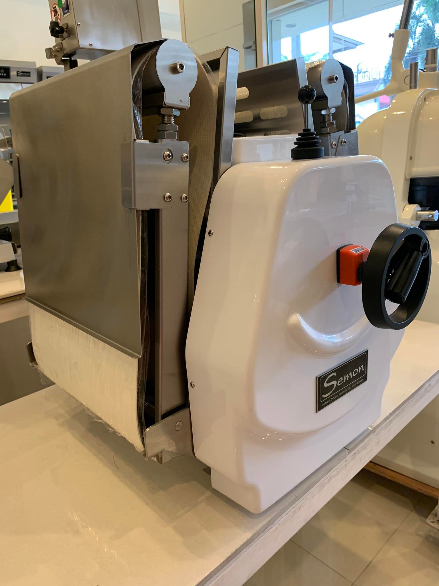 เครื่องรีดแป้งตั้งโต๊ะไซส์เล็ก SI-ST8S