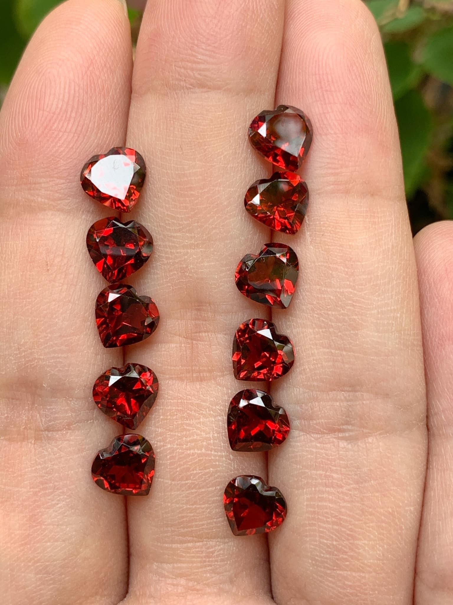 โกเมนหัวใจ 7mm. 5 กะรัต