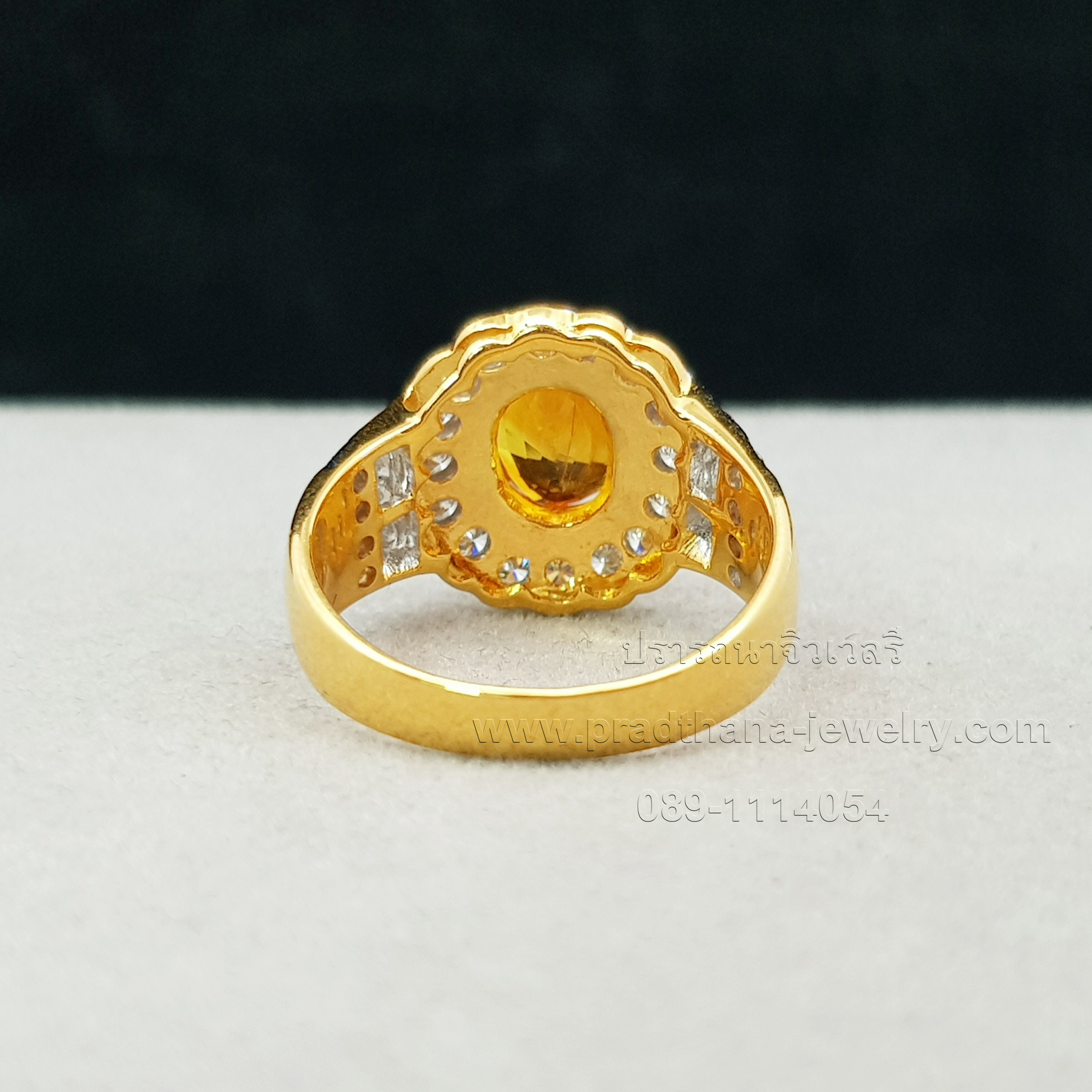 แหวนบุษราคัมประดับเพชร