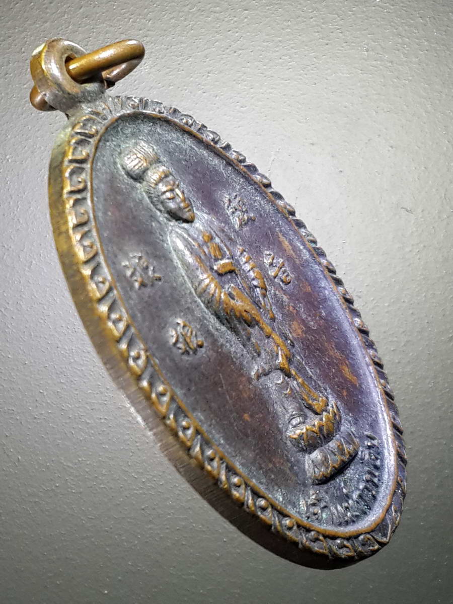 รหัสสินค้า เทพจีน - เทพฮินดู 013 เหรียญเจ้าแม่กวนอิม หลังรอยพระพุทธบาท วัดเขาวงพระจันทร์ สร้างปี 2523 พระรายการนี้ให้เช่าบูชาแล้ว