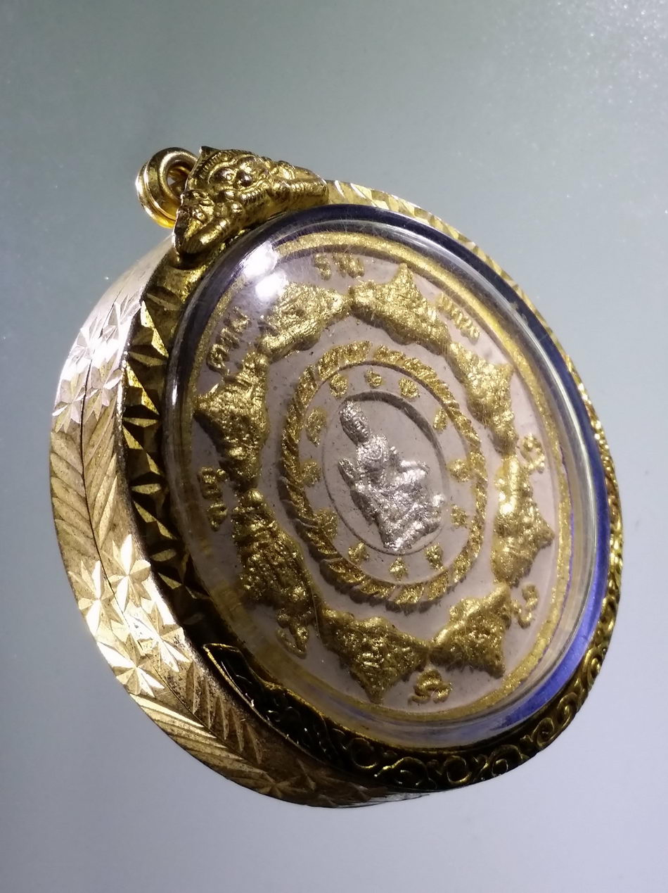 รหัสสินค้า จตุคามรามเทพ 751 พระเทวราชโพธิสัตว์จตุคามรามเทพ เนื้อว่านขาว ปัดเงิน ปัดทอง ไม่ทราบรุ่น มาพร้อมตลับทองไมครอน แขวนบูชาได้ทันที เมื่อของถึง